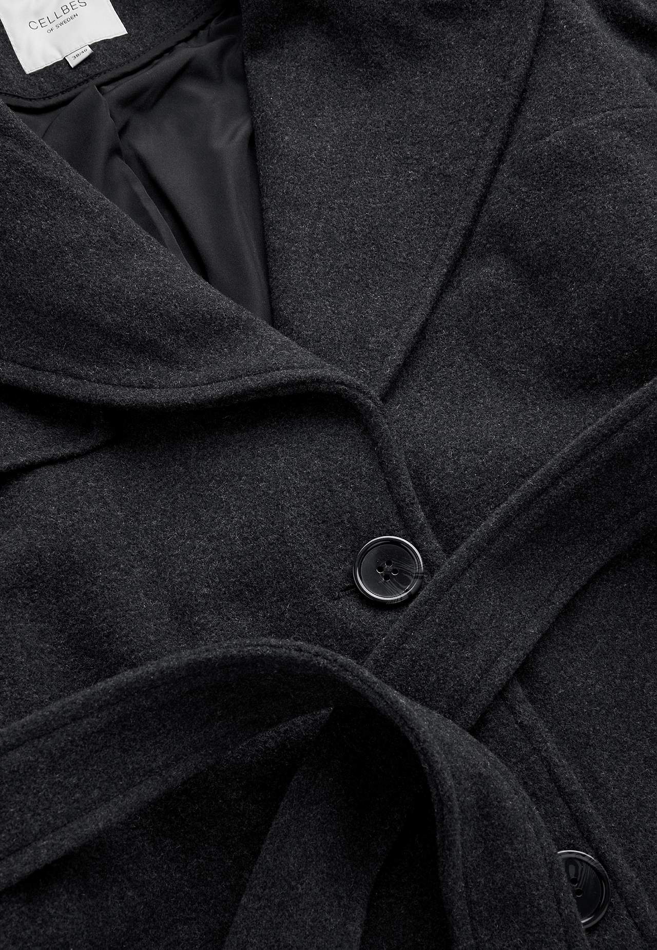 Classic, single-breasted coat
