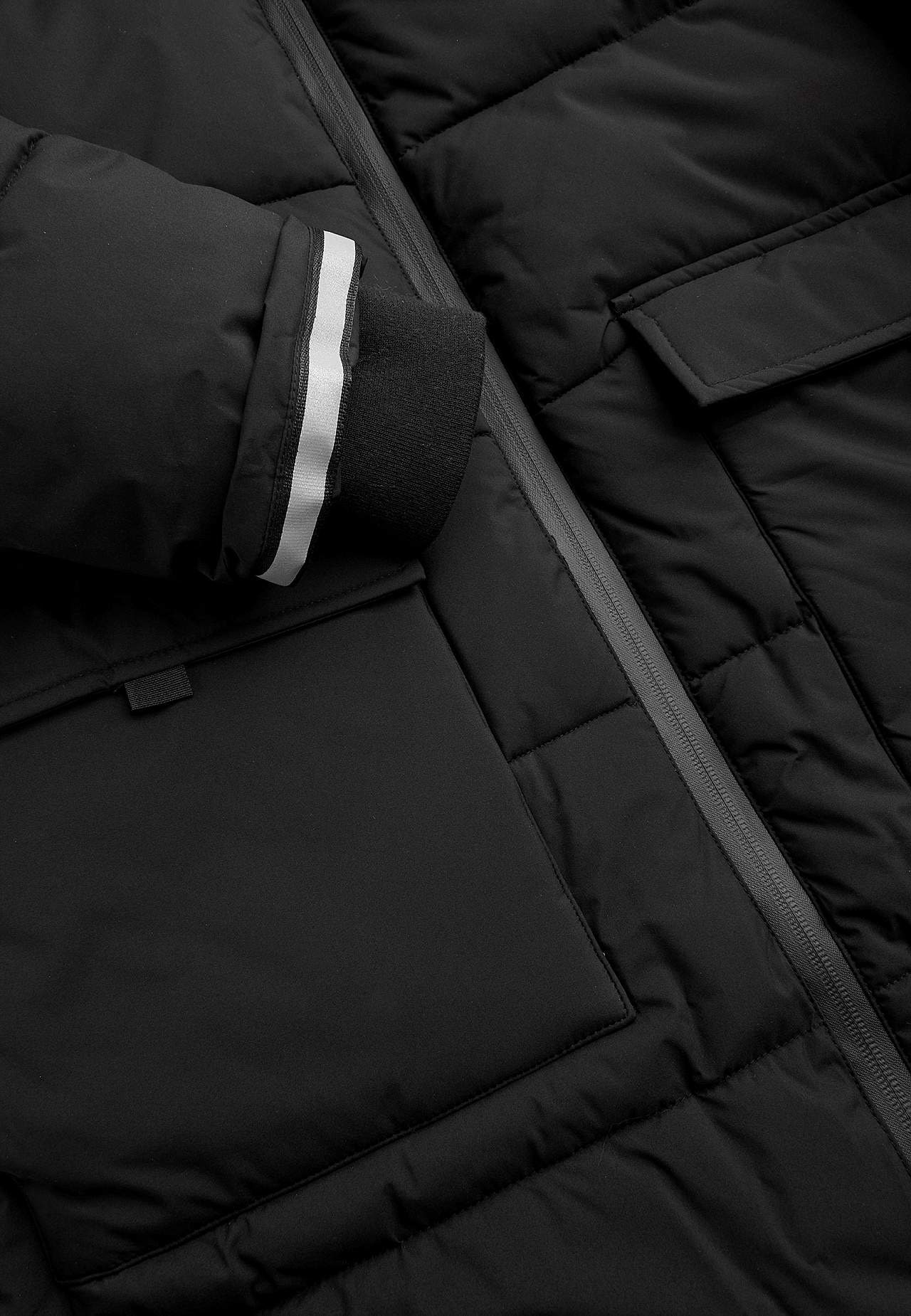 Warm coat with side zips at the bottom