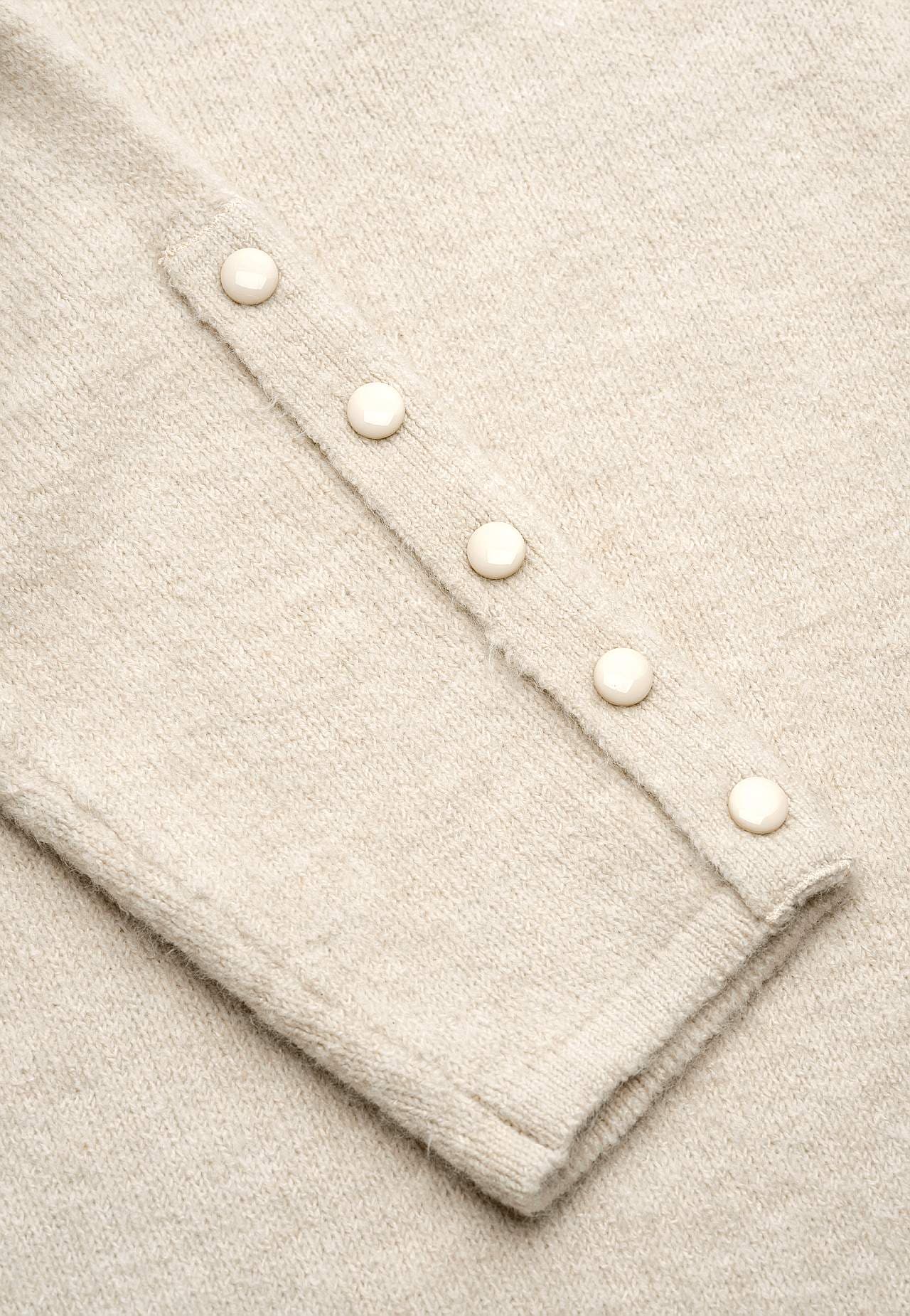 Knitted tunic with vent