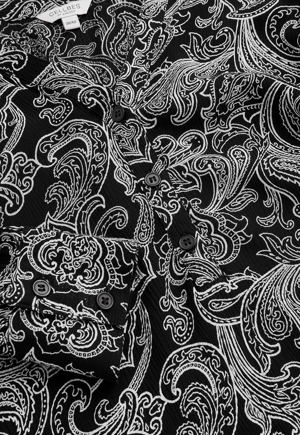 Patterned tunic with buttons