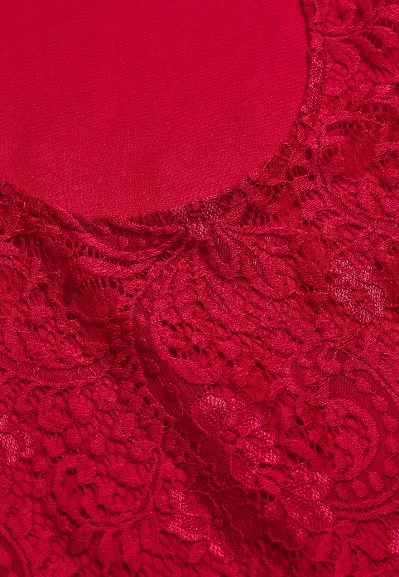 Short lace dress