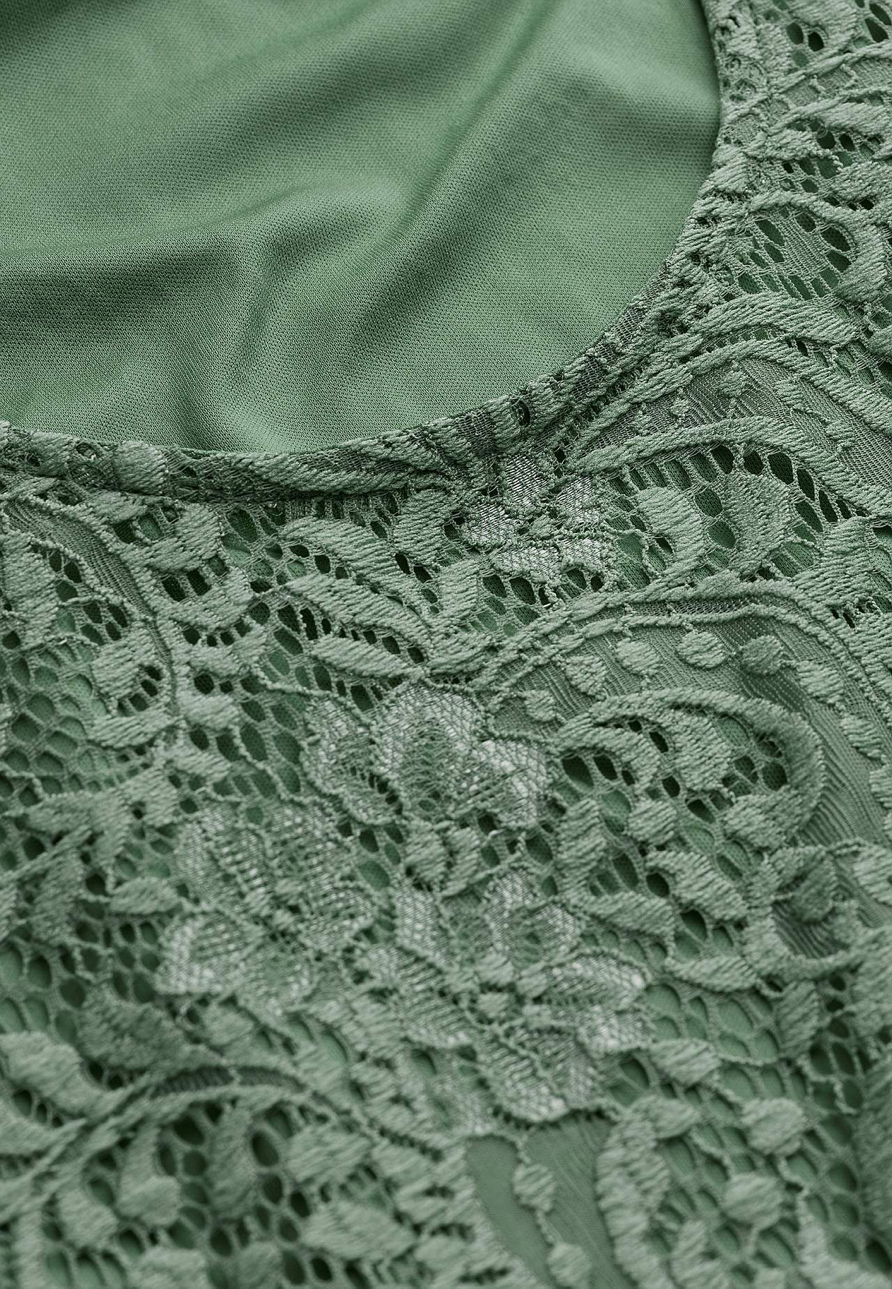 Short lace dress