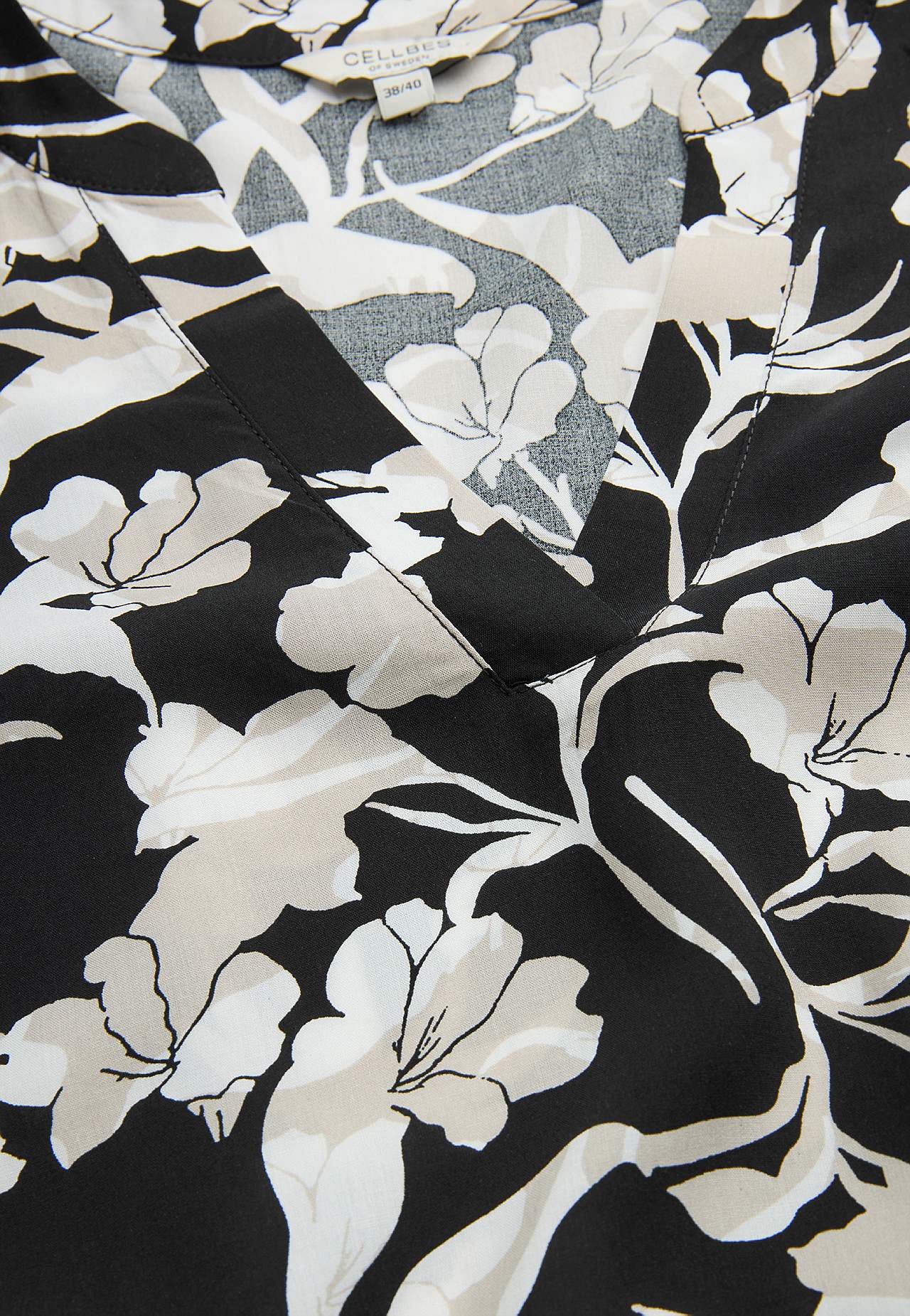 Dress with flounces