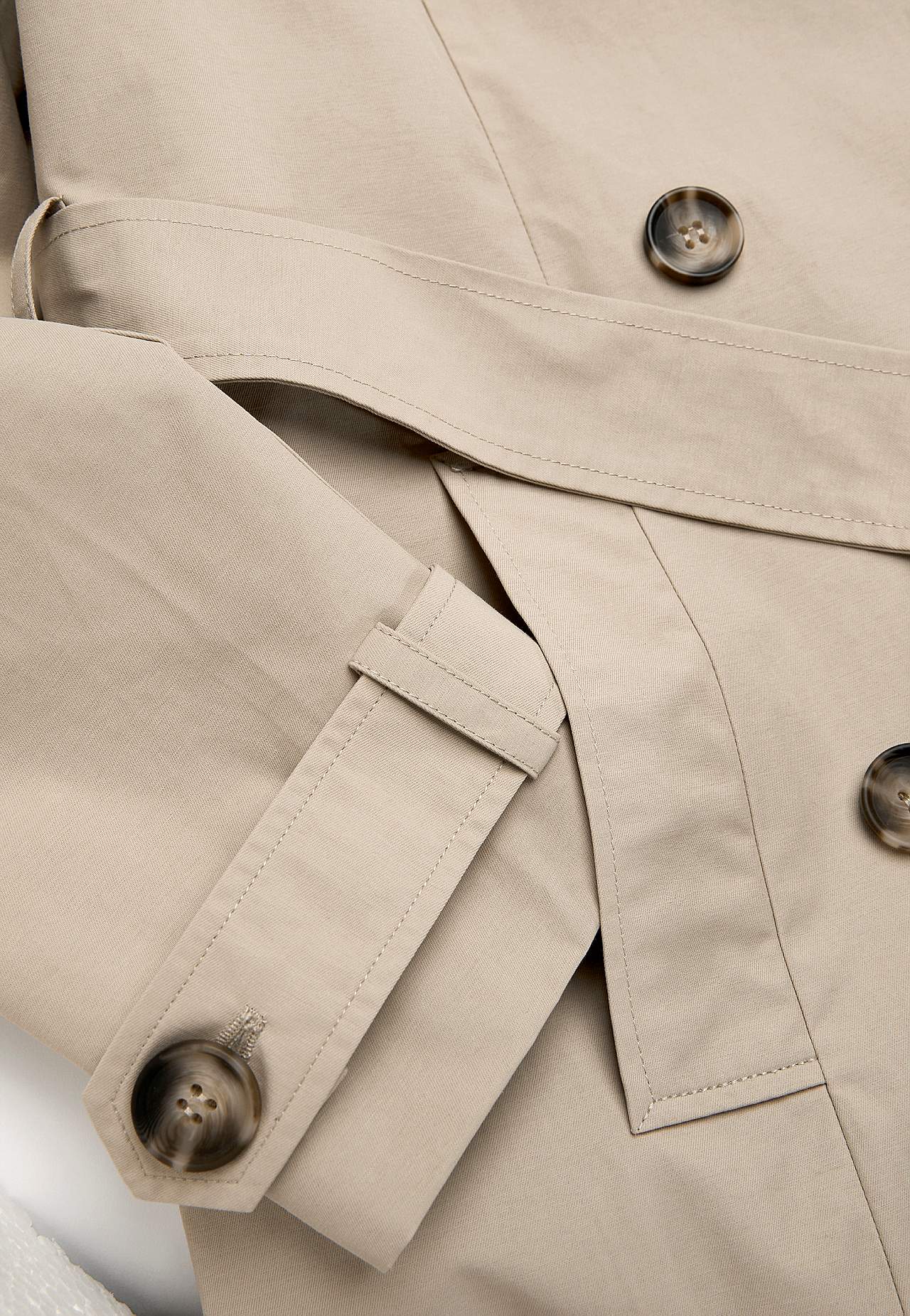 Double-breasted trenchcoat