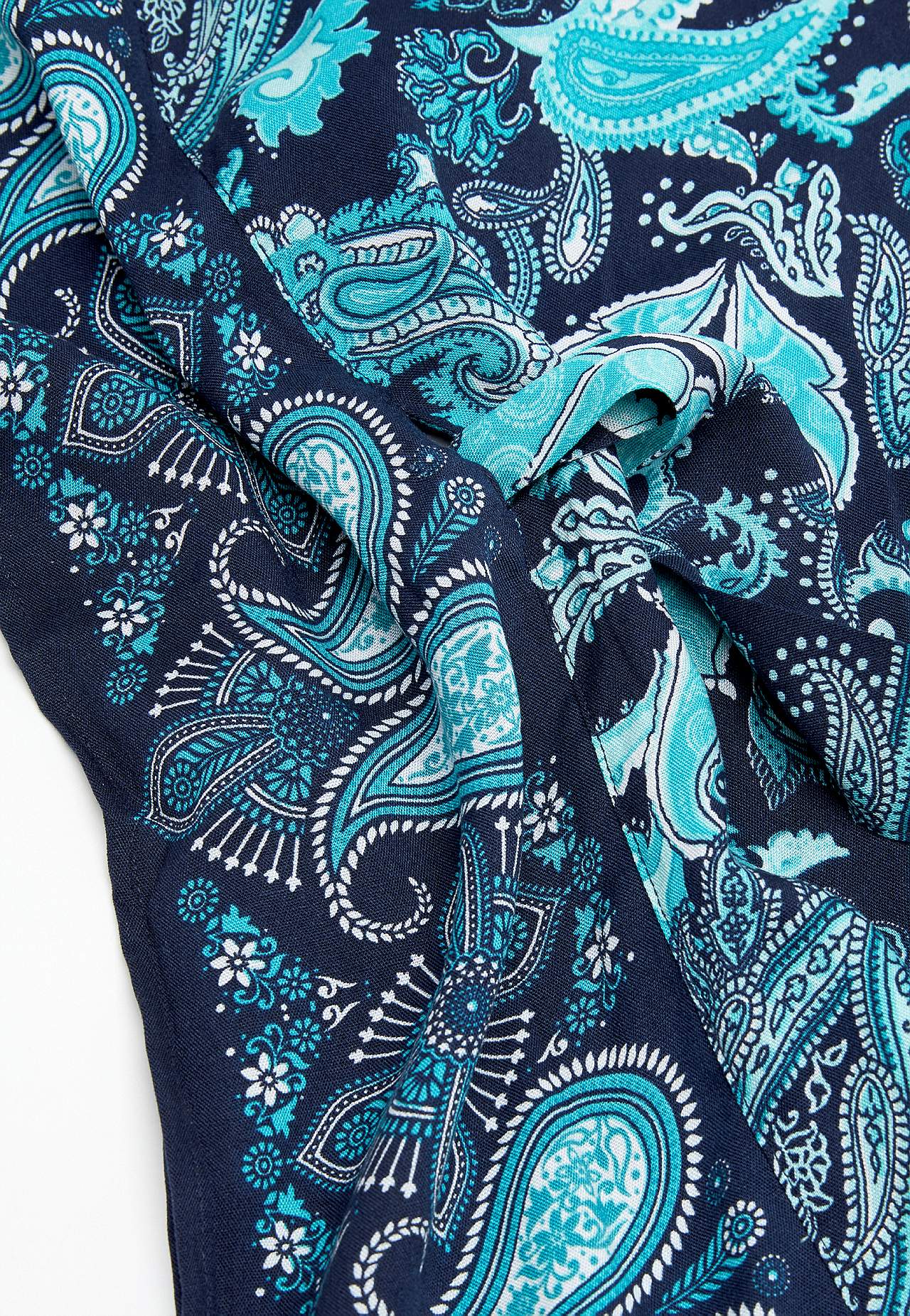 Beach caftan with belt tie and a paisley pattern