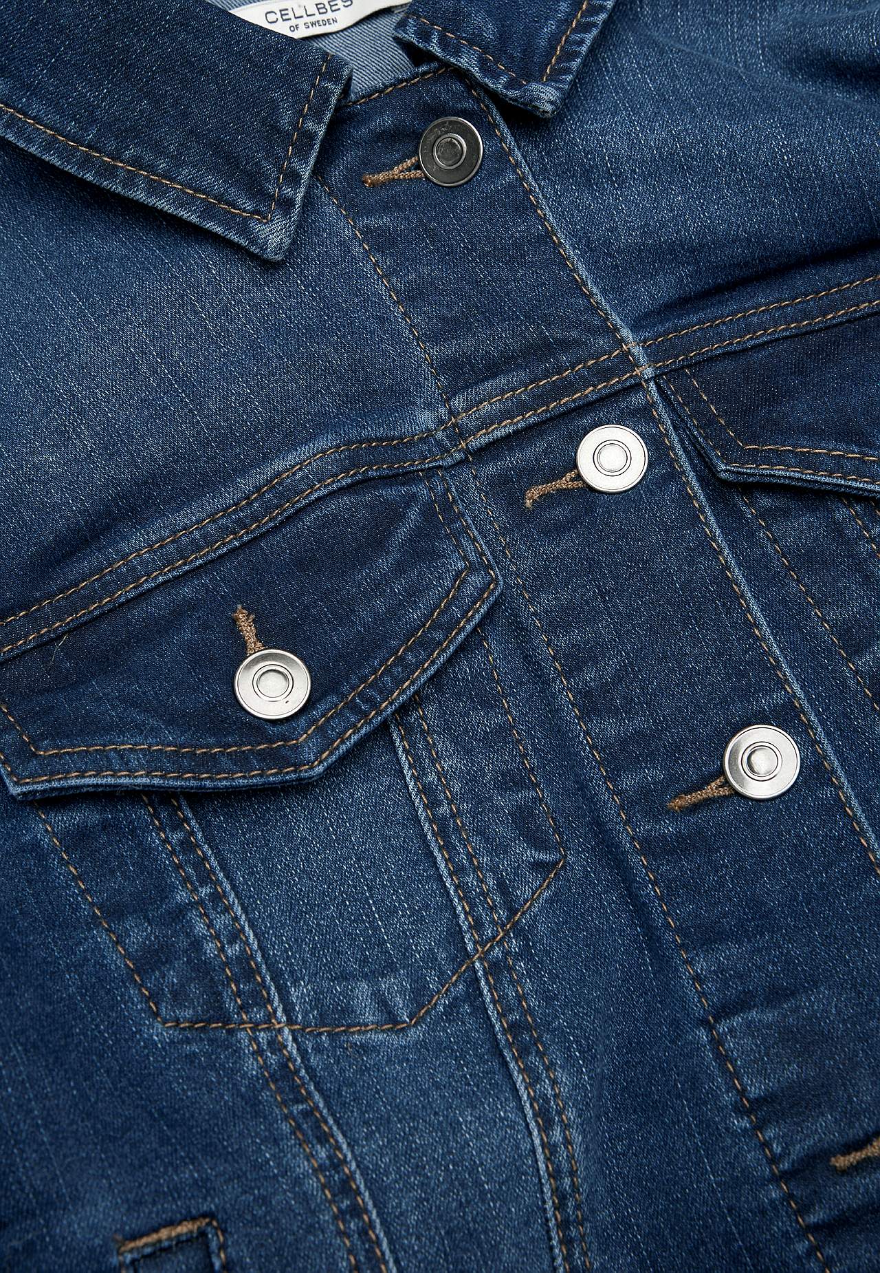 Denim jacket with stretch