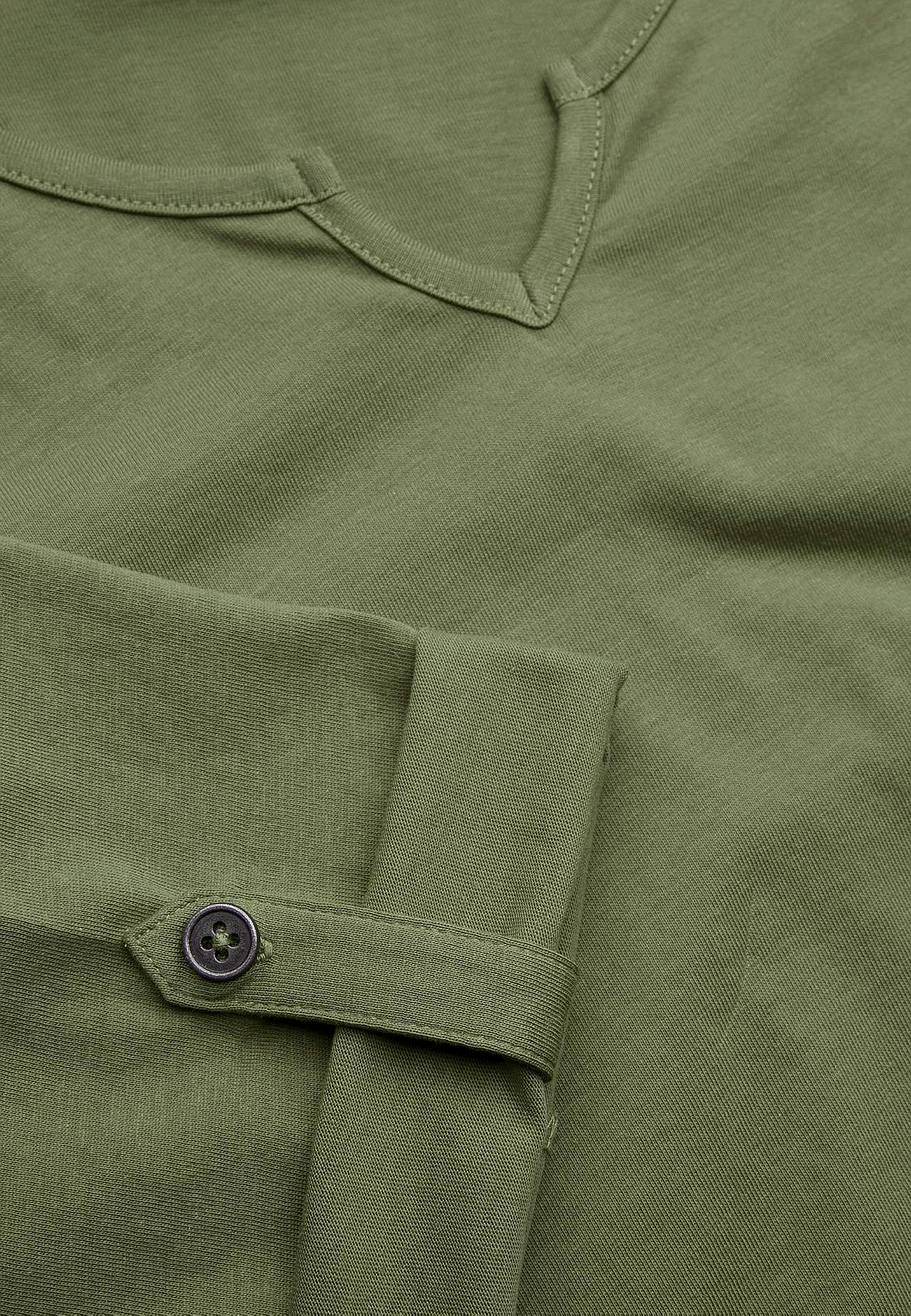 Jersey top with 3/4 length sleeves