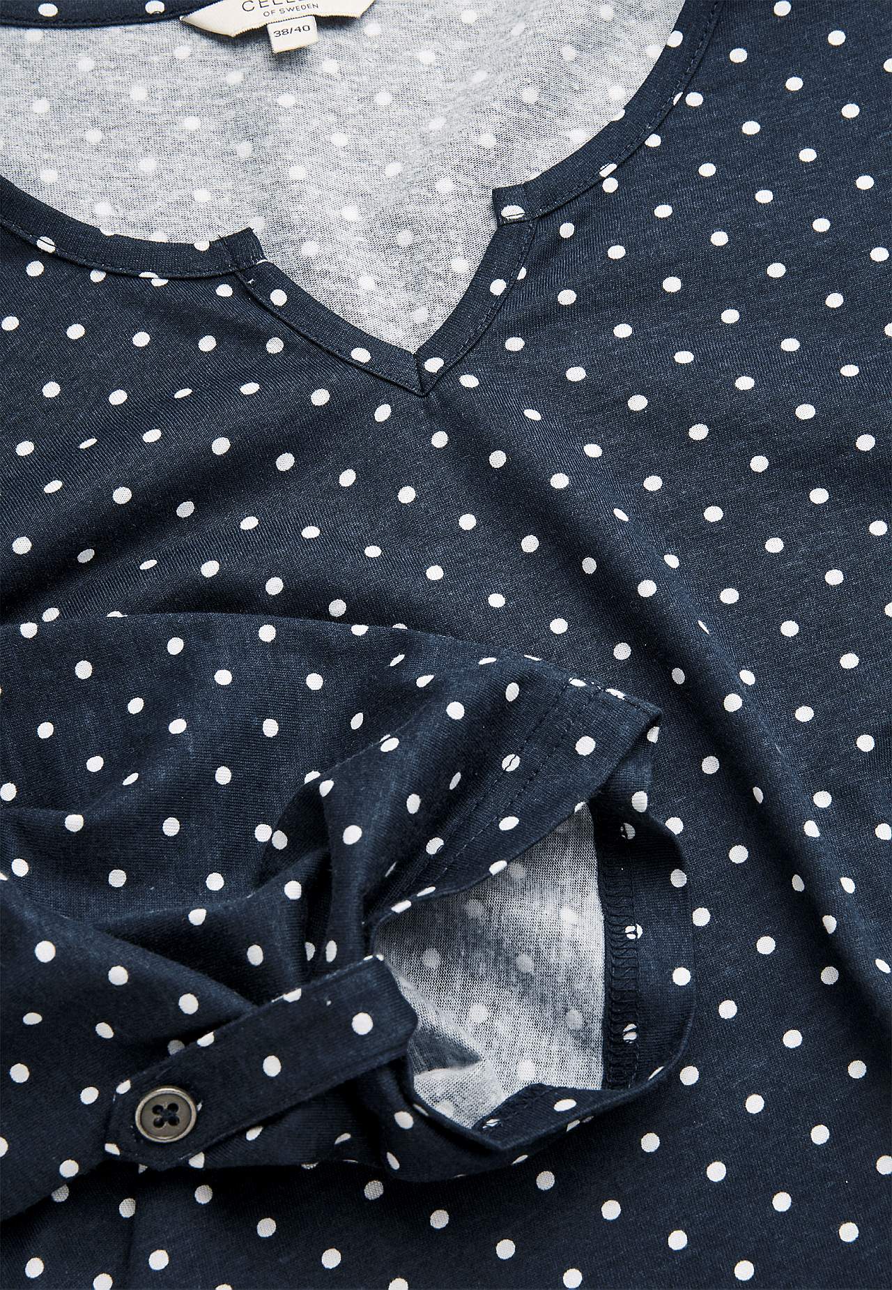 Jersey top with 3/4 length sleeves