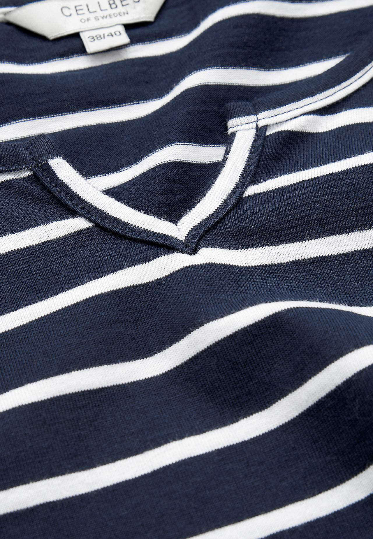 Jersey top with 3/4 length sleeves