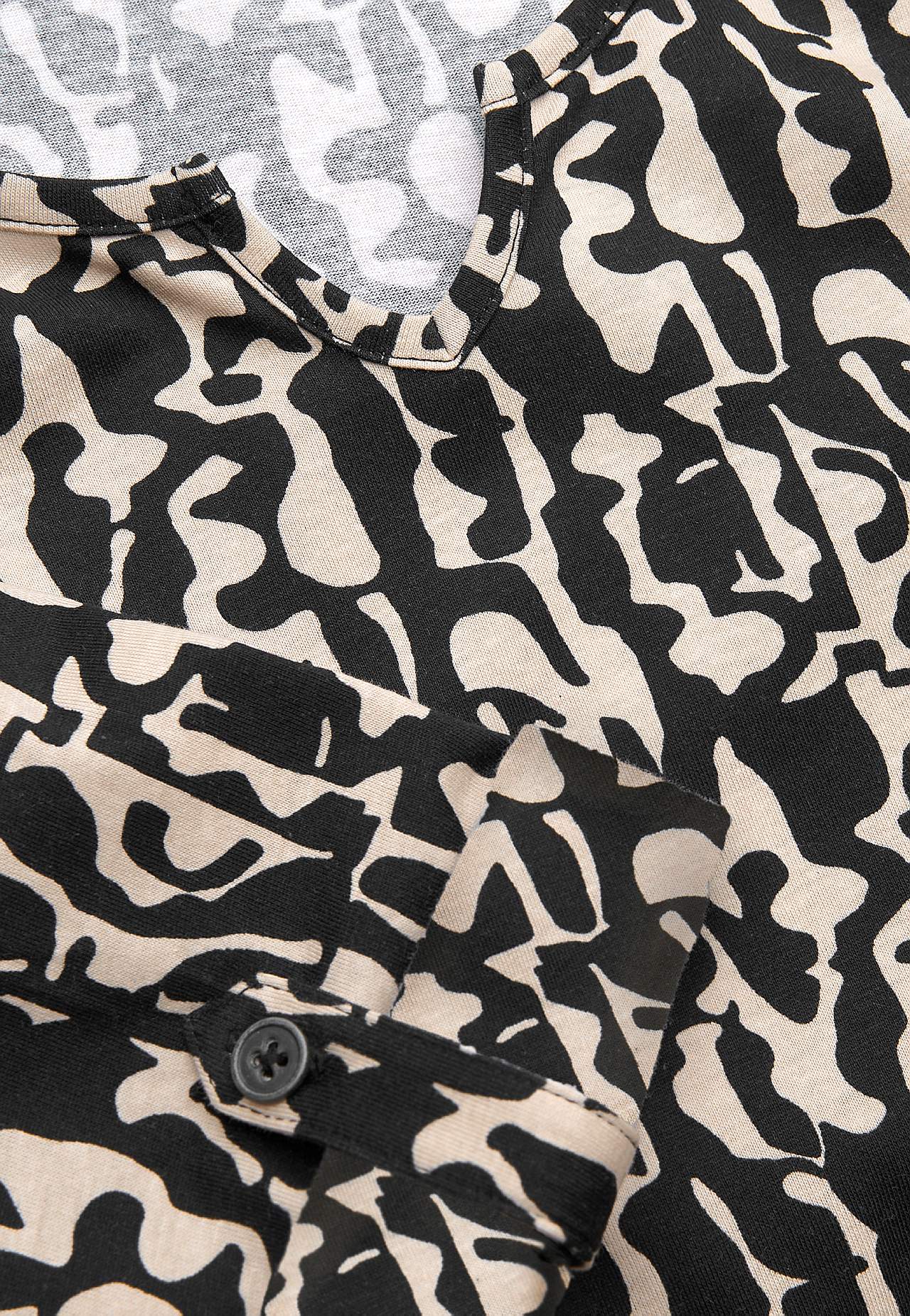 Jersey top with 3/4 length sleeves