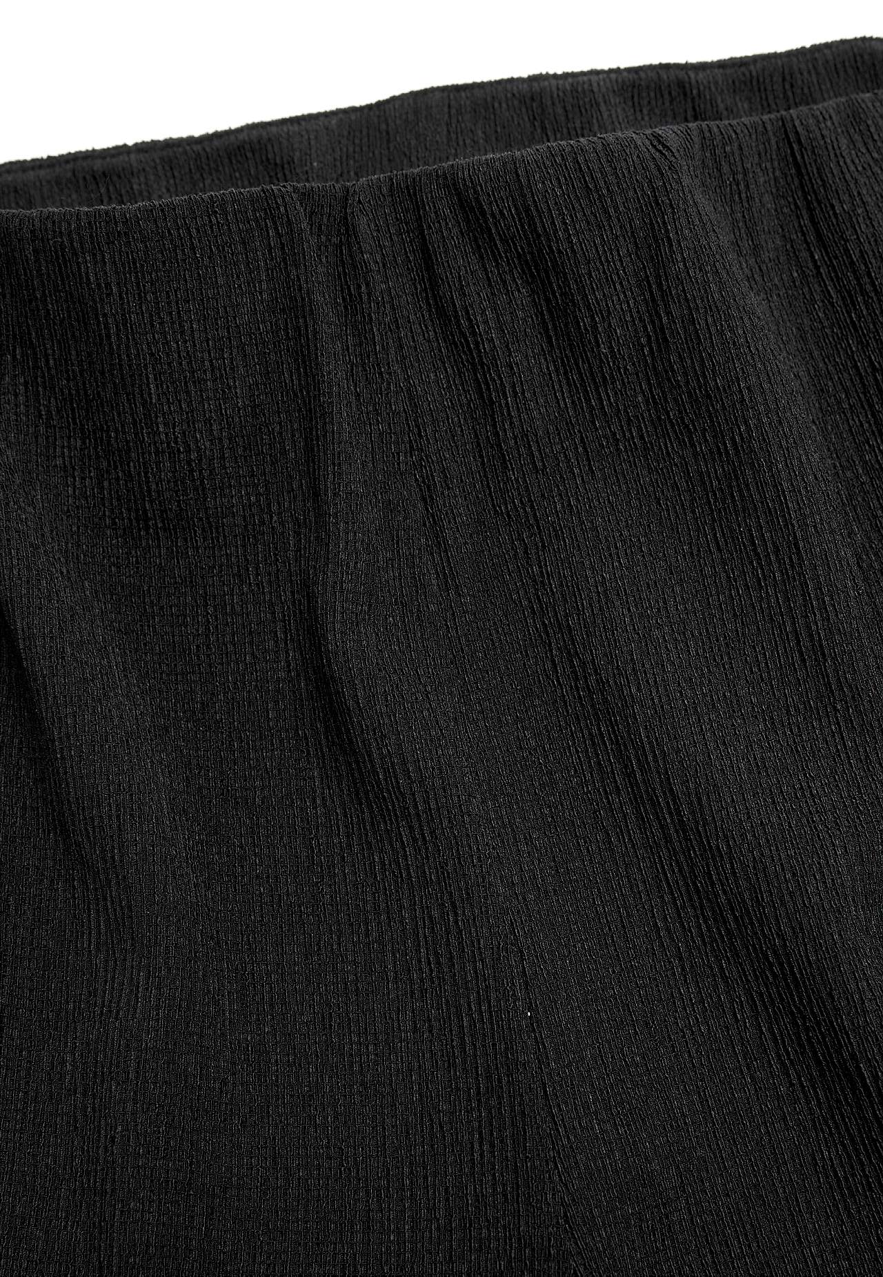 Jersey pants with structural pattern
