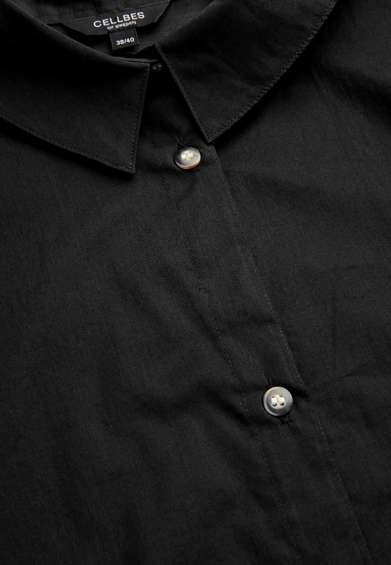 Beach shirt with foldable sleeves
