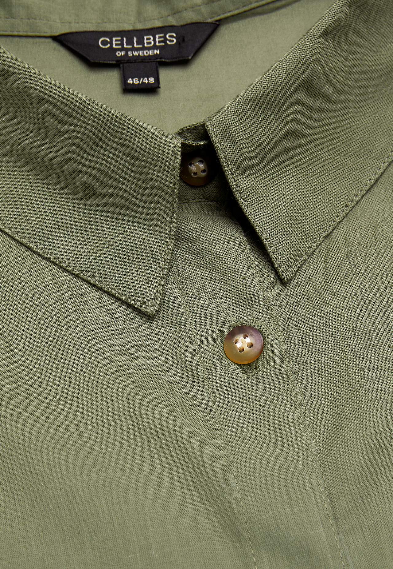 Beach shirt with foldable sleeves