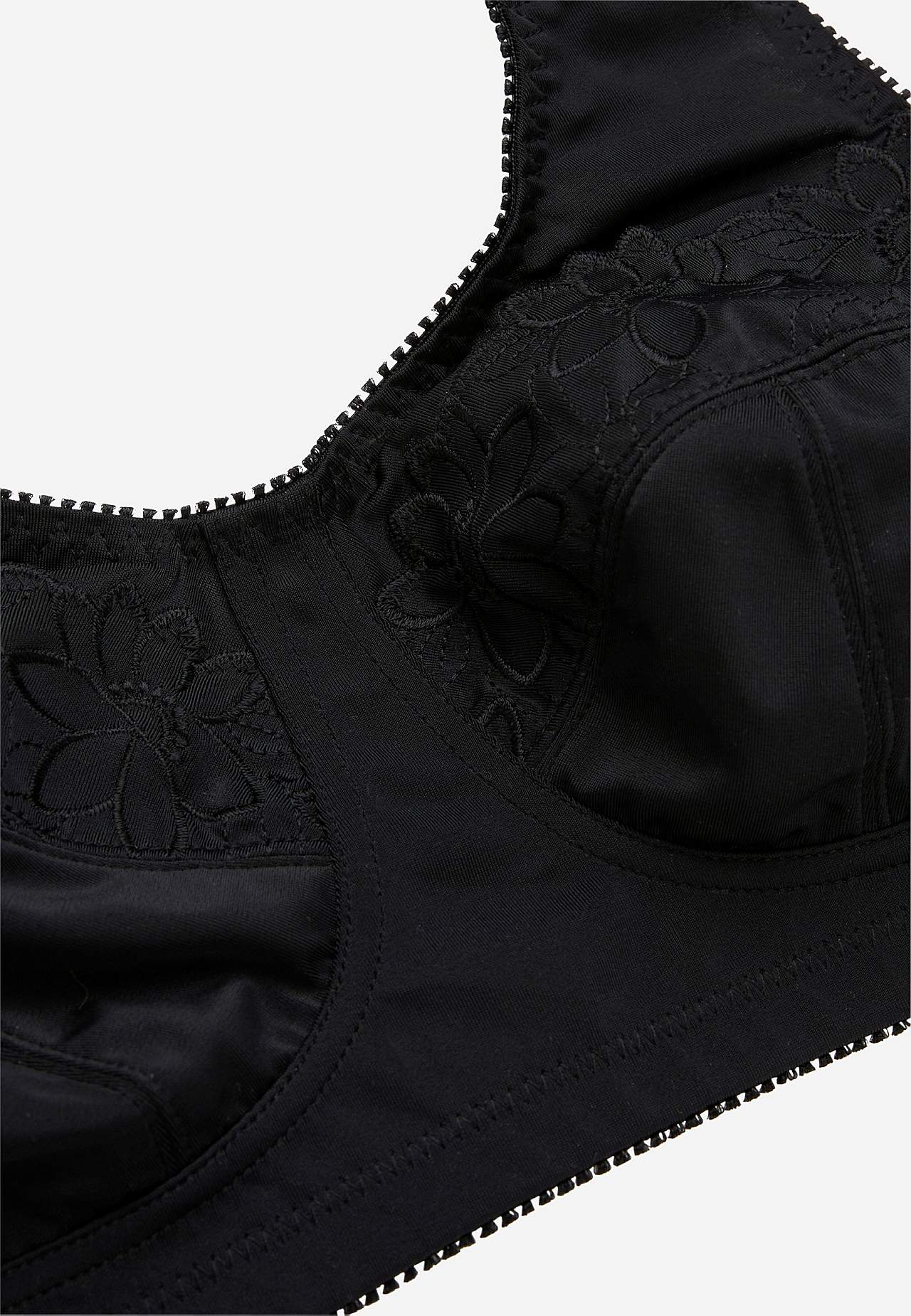 Soft bra with embroidery