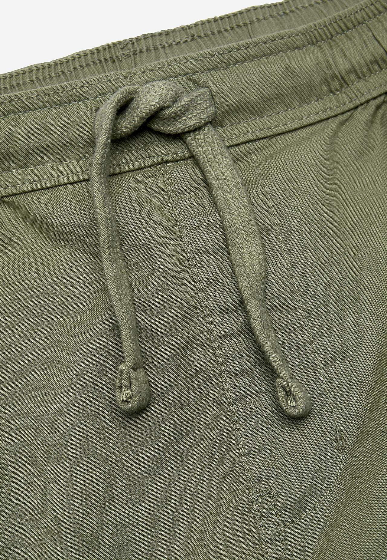 Cargo shorts with multiple pockets