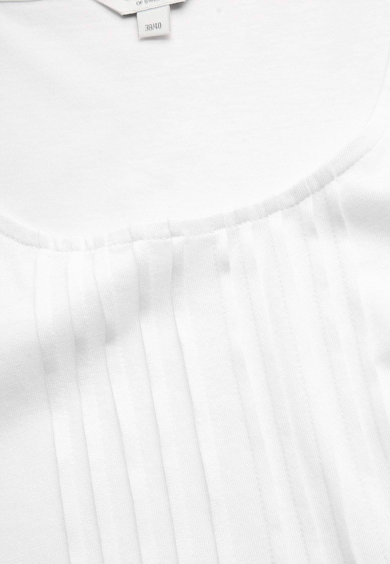 Top with decorative pin-tuck