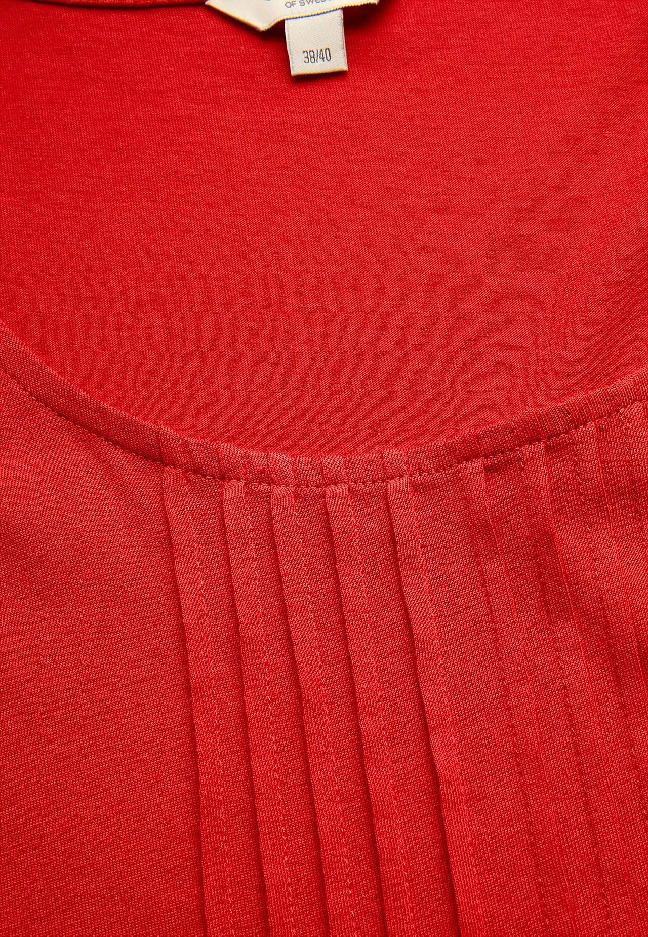 Top with decorative pin-tuck