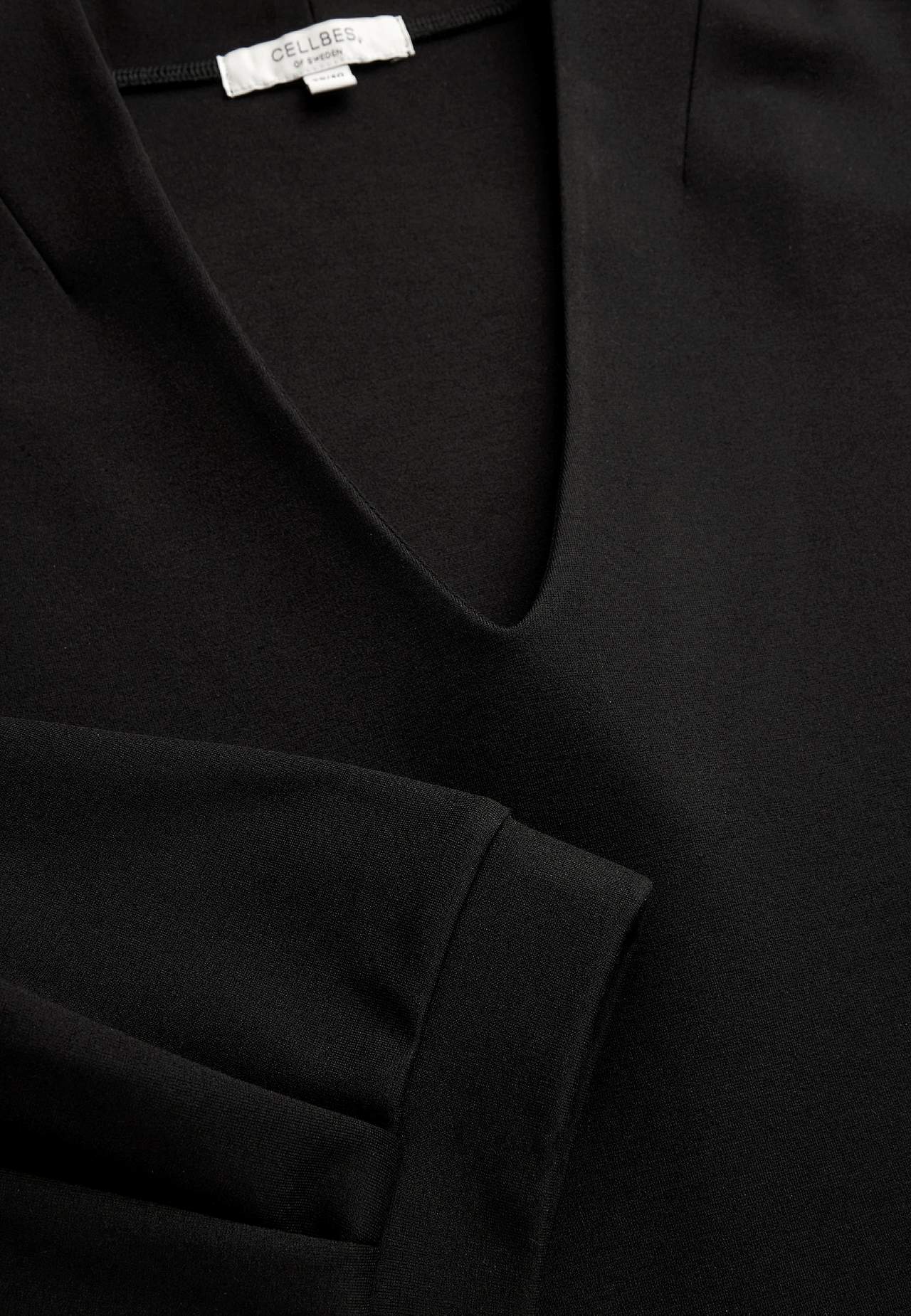 Elegant, v-neck jersey dress