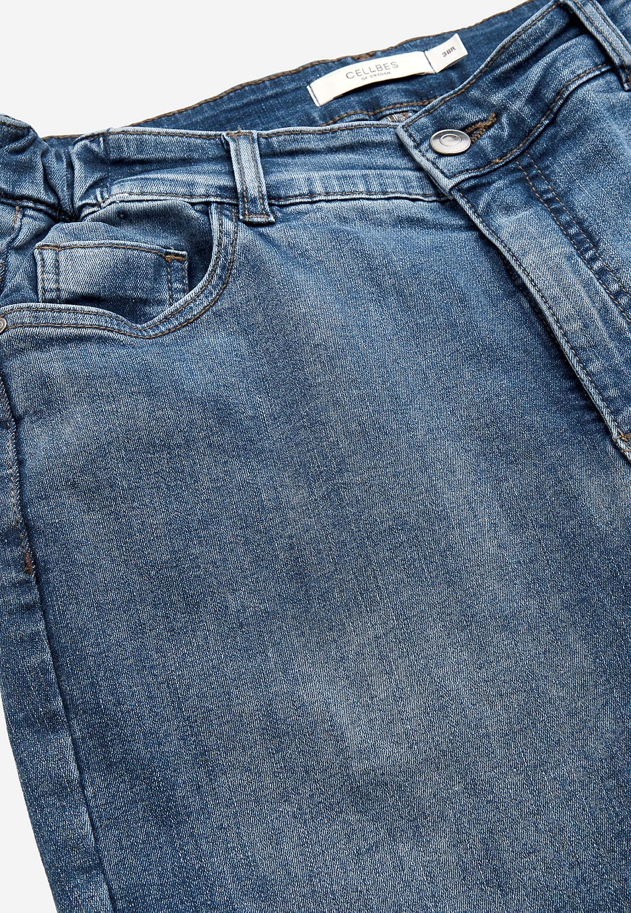 Jeans with elastic at the sides
