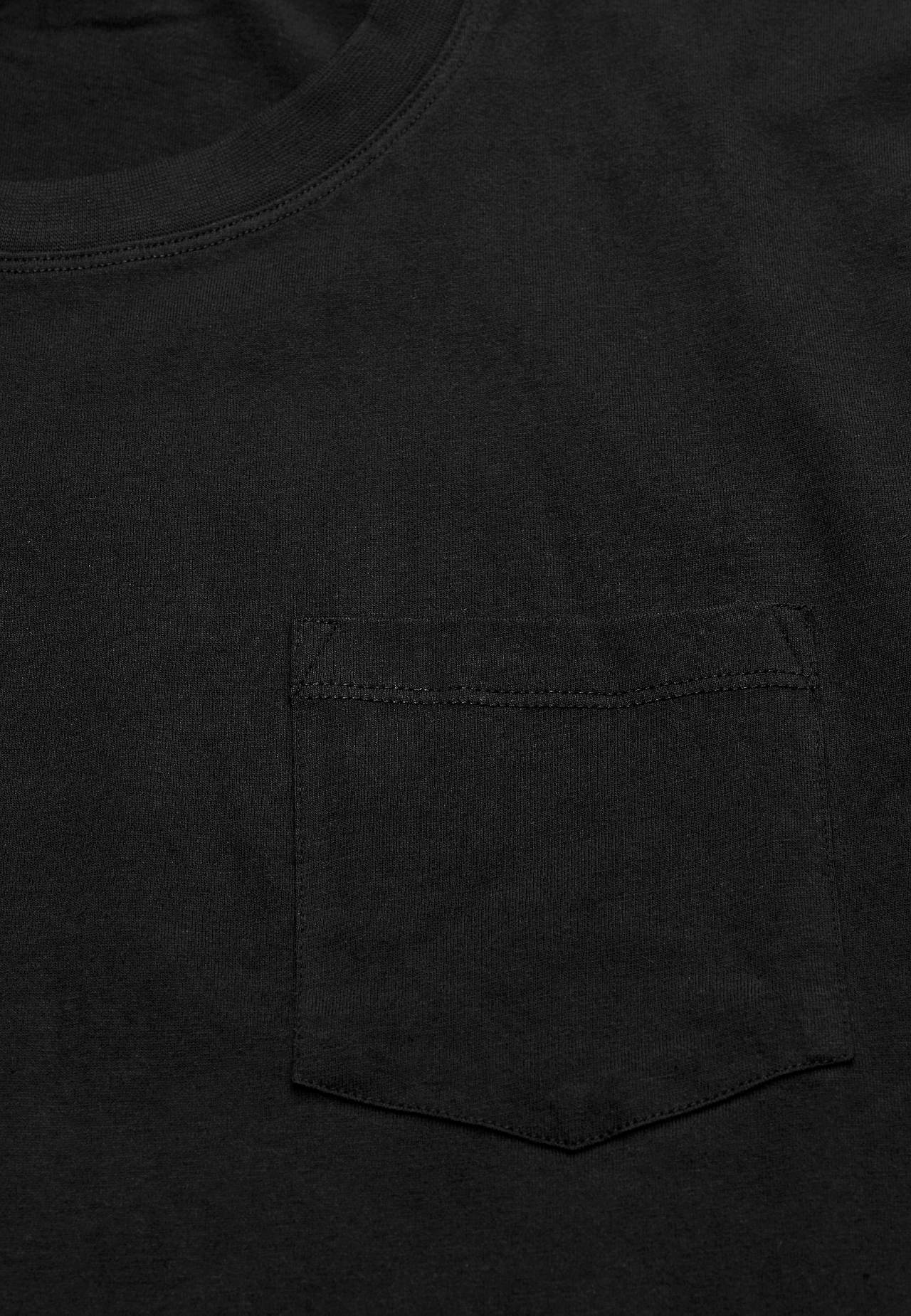 Long-sleeved t-shirt