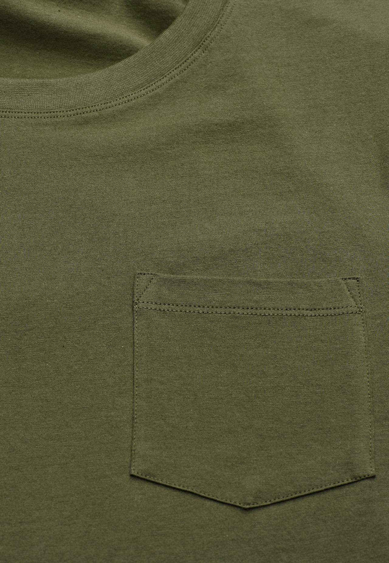 Long-sleeved t-shirt