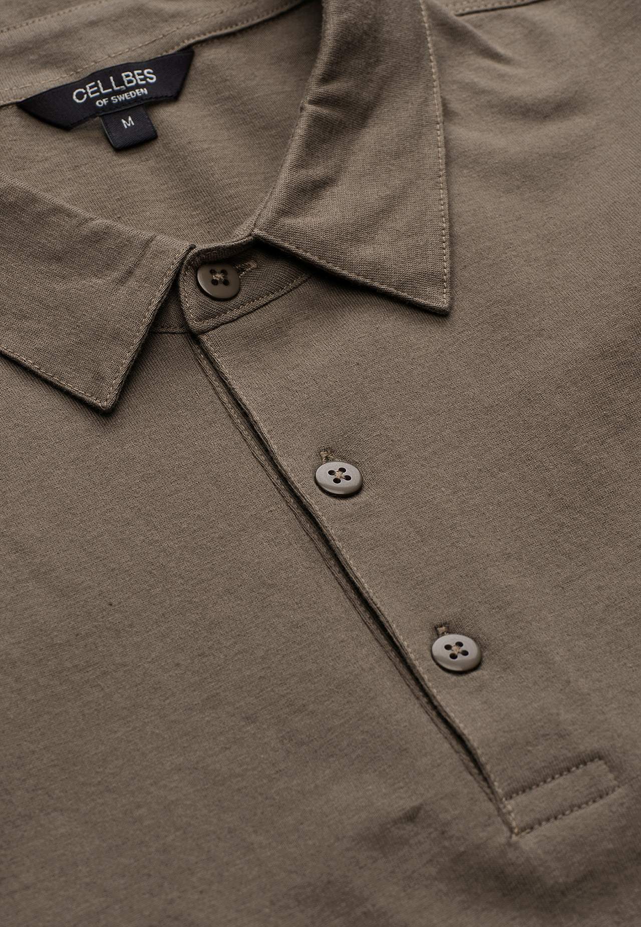 Sweater with collar