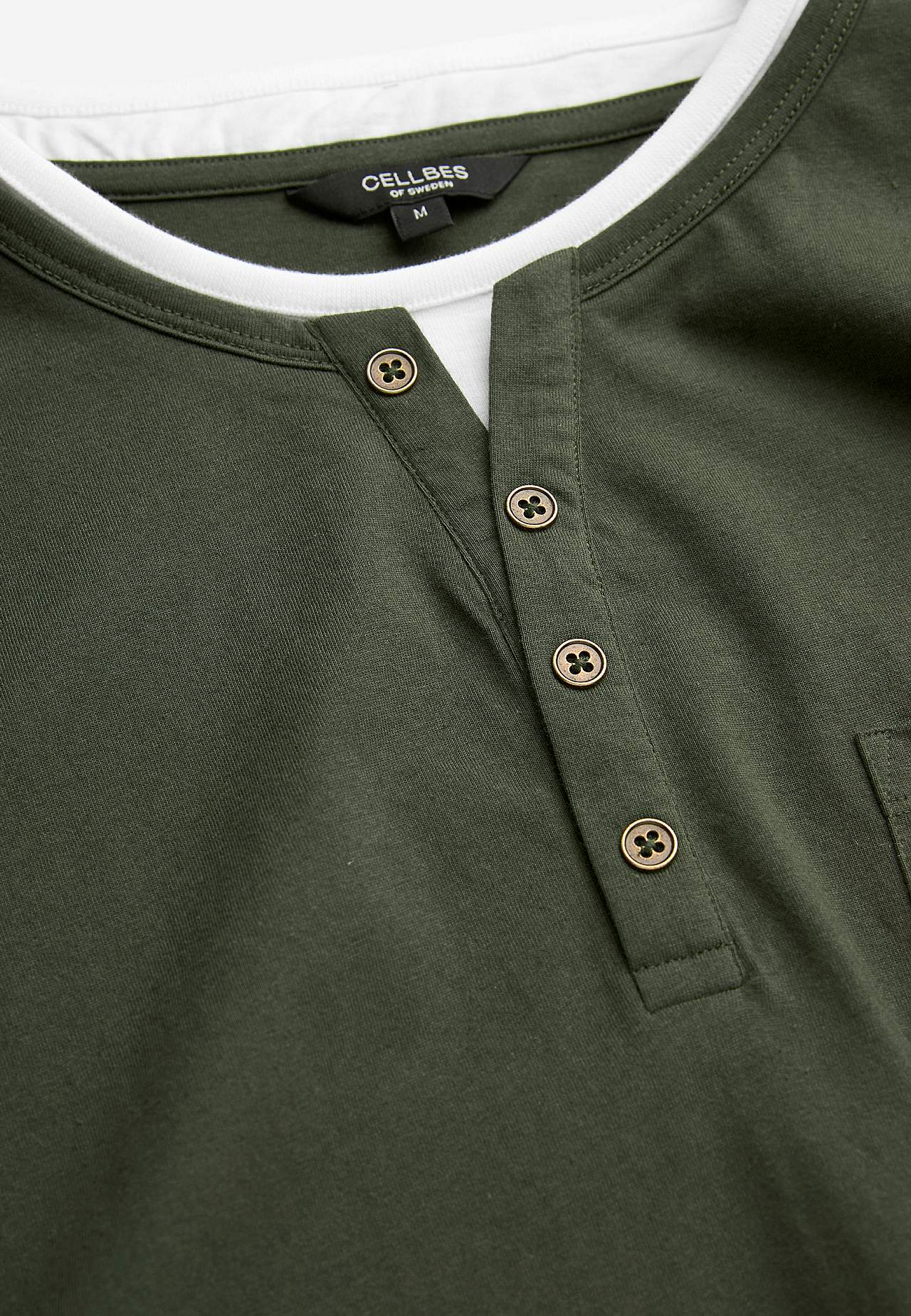 Long-sleeved t-shirt