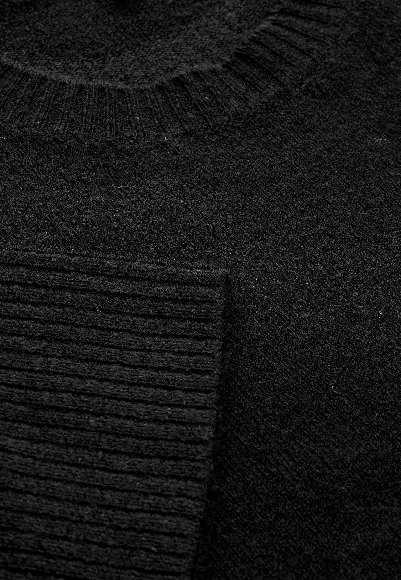 Knitted sweater with slits