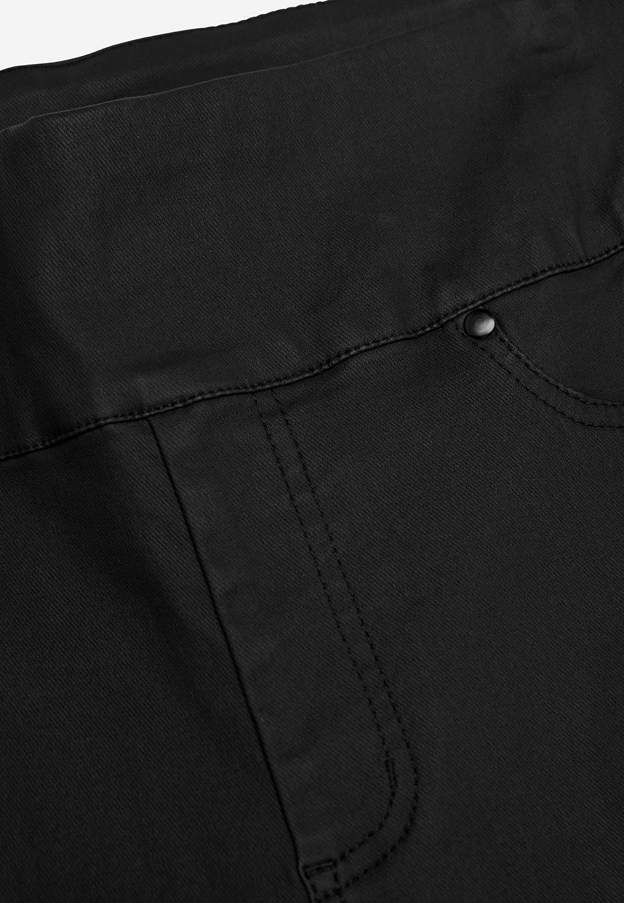 Coated jeggings with slim legs