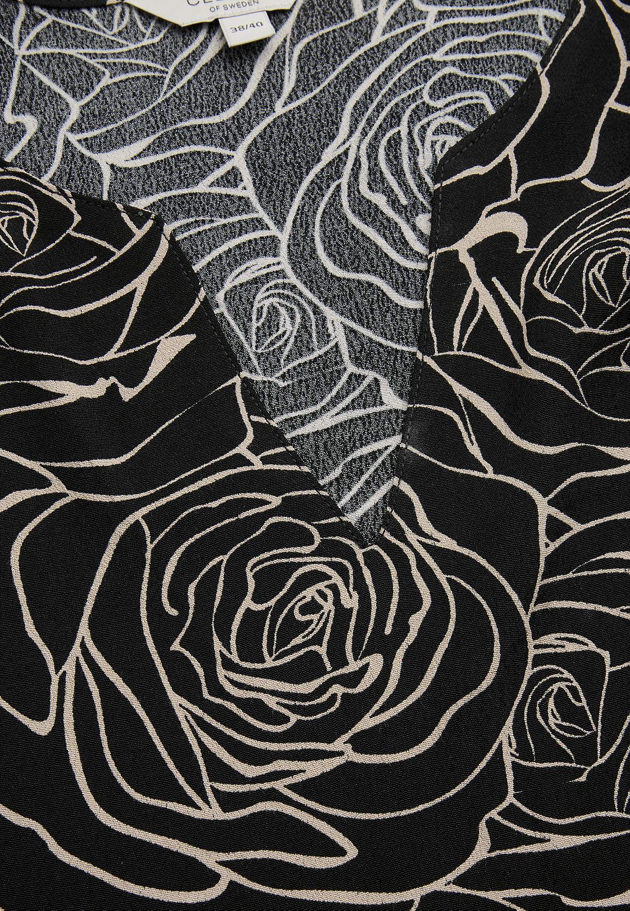 Blouse in viscose with a flower pattern