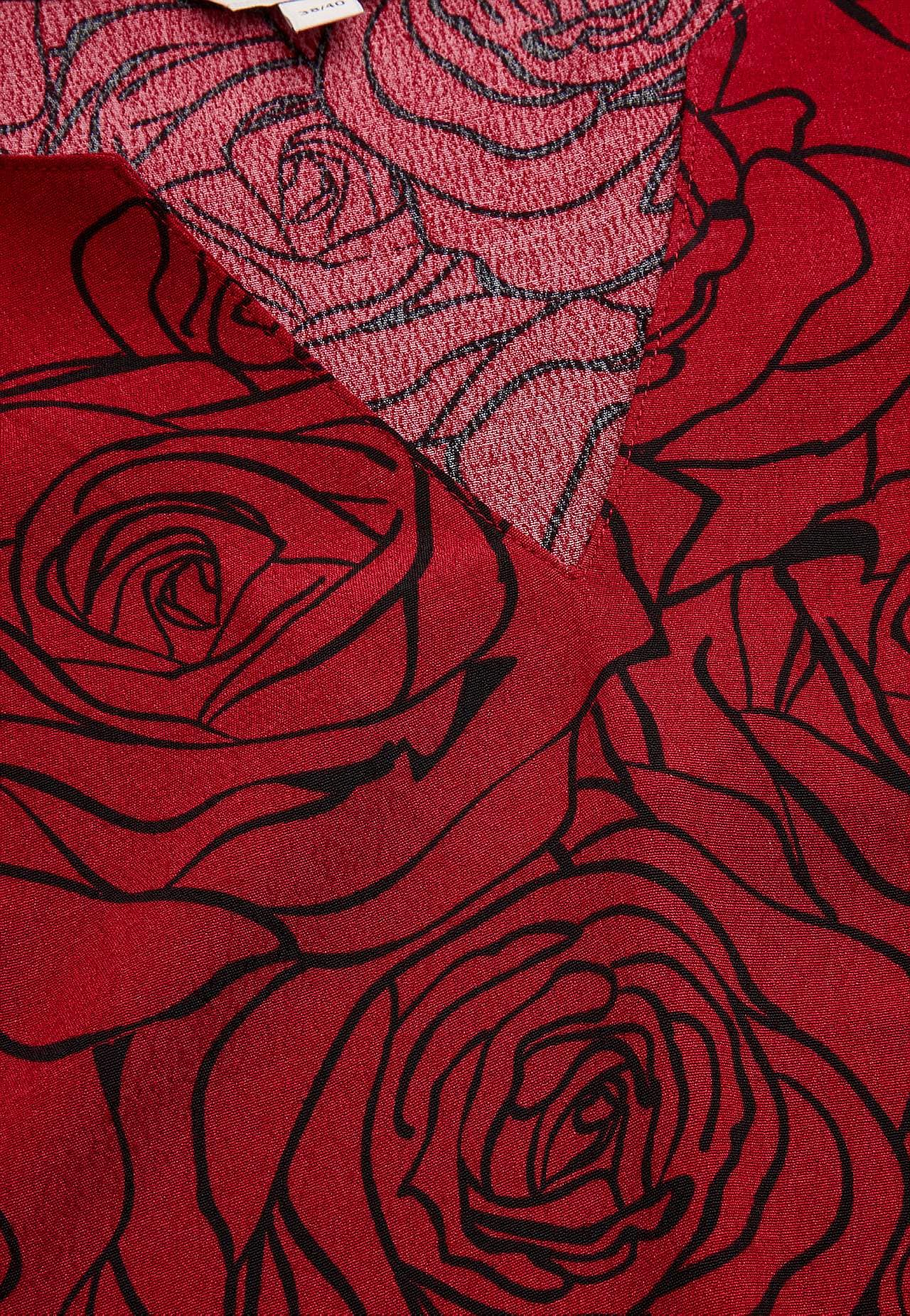 Blouse in viscose with a flower pattern