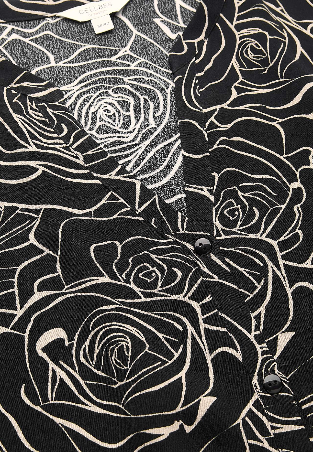Dress in viscose with a flower pattern