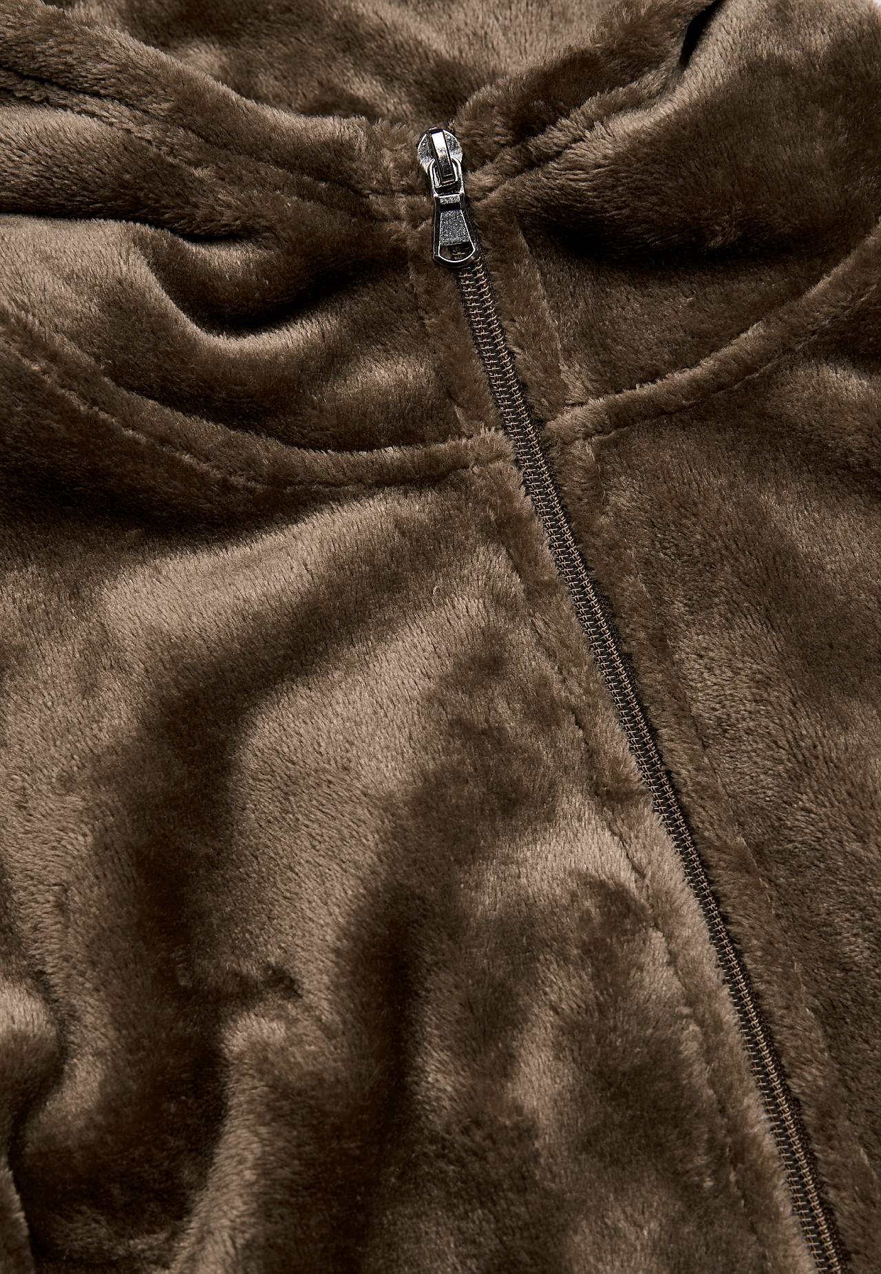 Dressing gown with pockets at the front