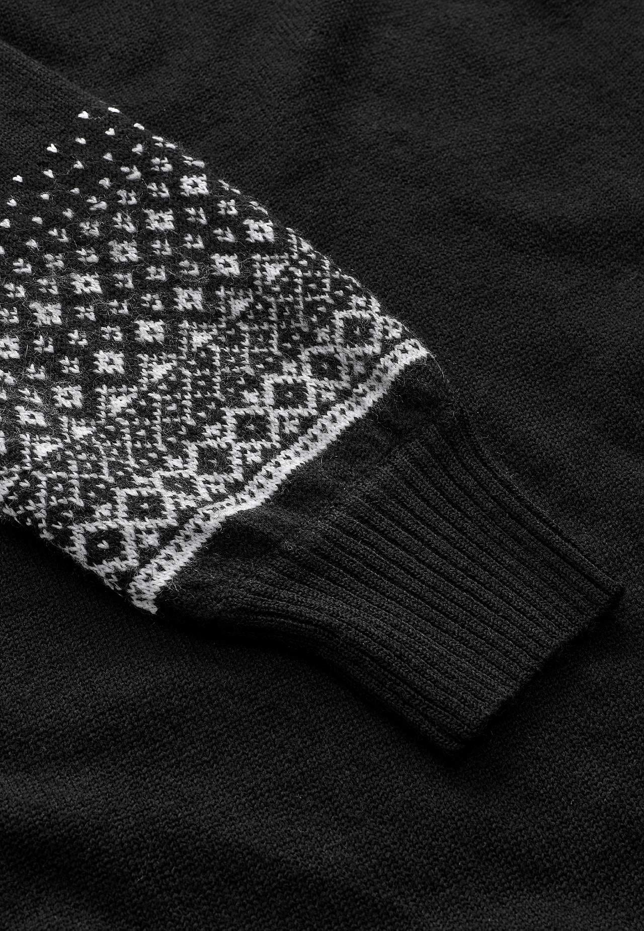 Knitted dress with jacquard patterned sleeves