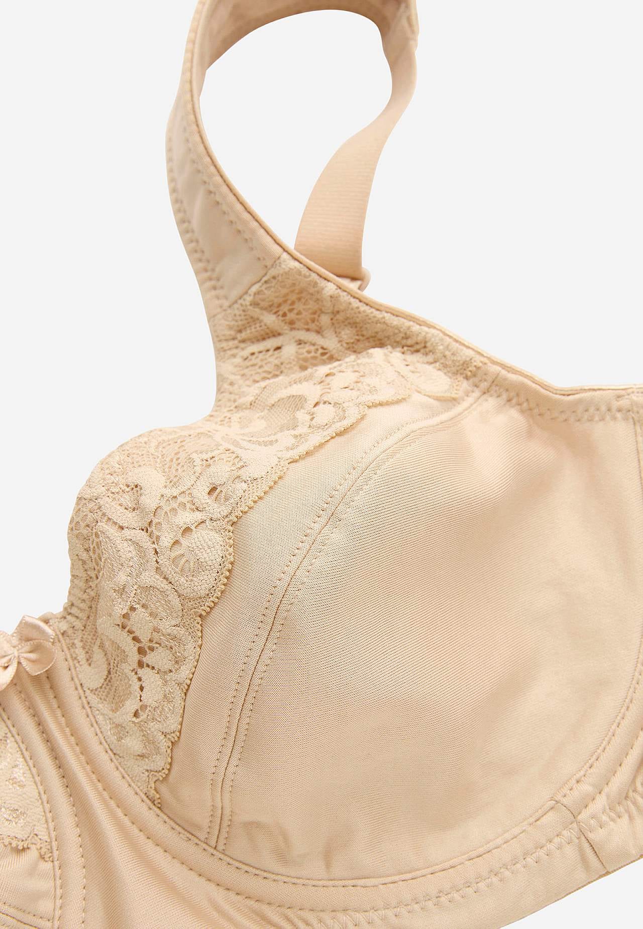 Underwired bra with lace