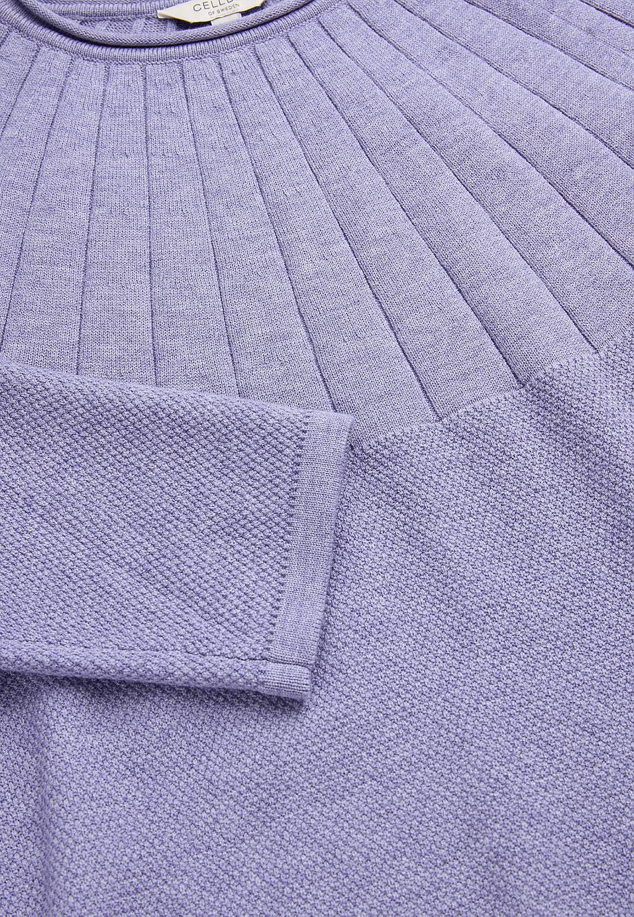 Fine-knitted sweater