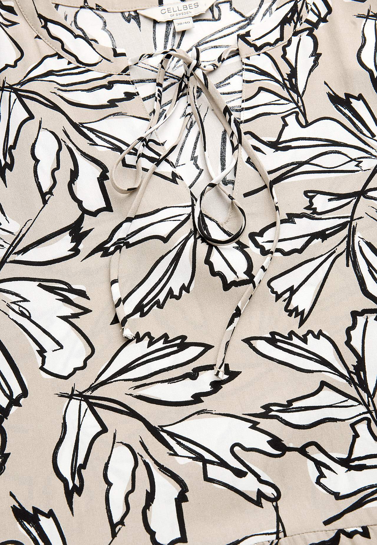 Dress with flounces