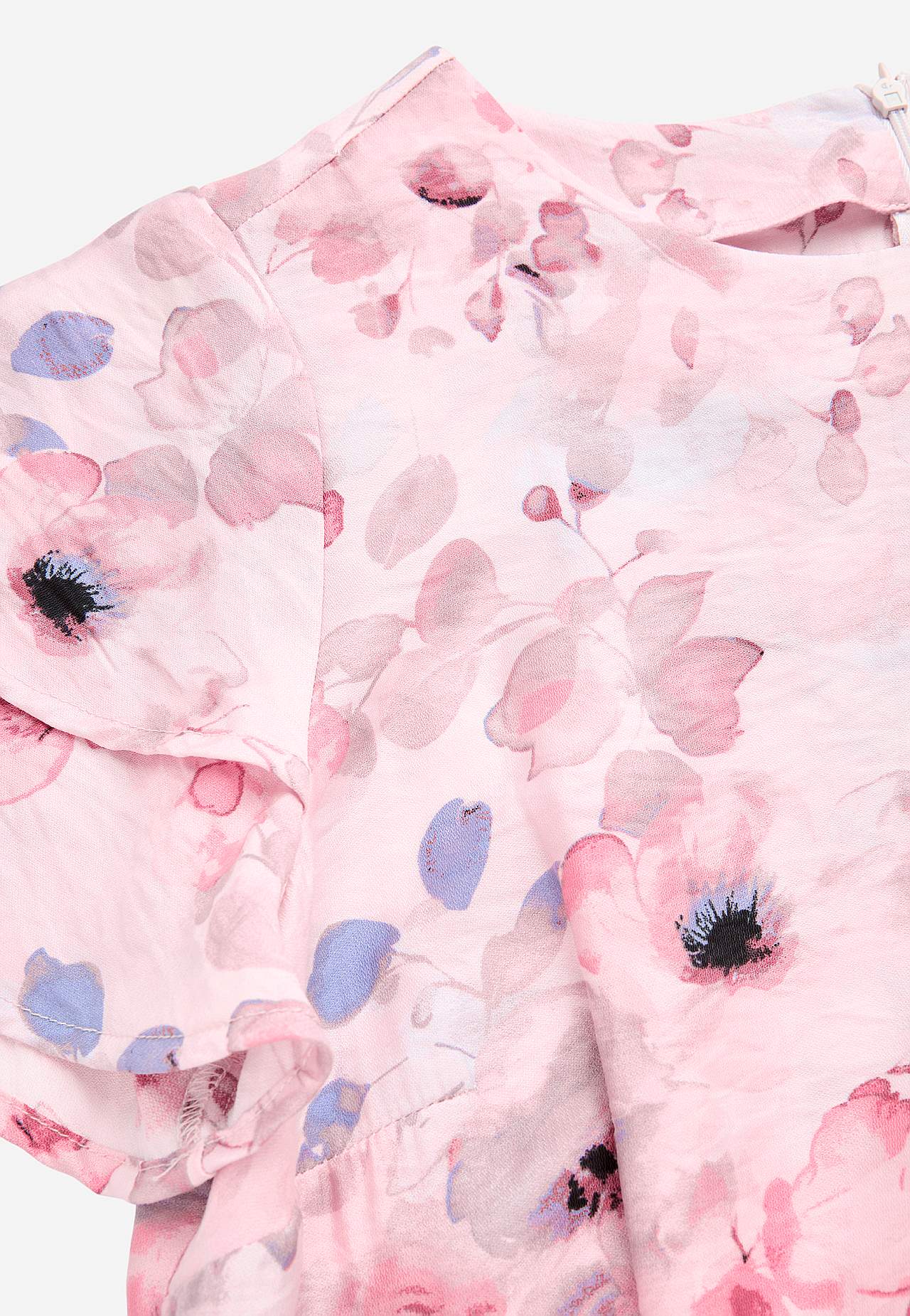 Flounce dress with butterfly sleeves