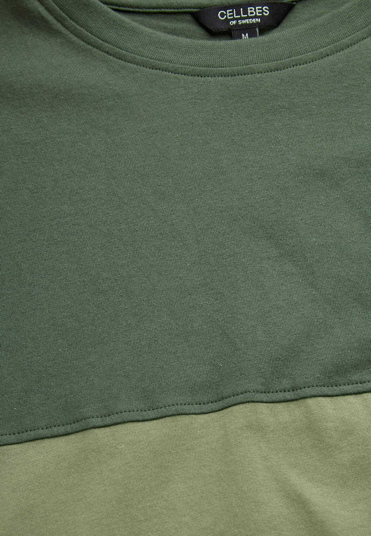 T-shirt with one wide stripe