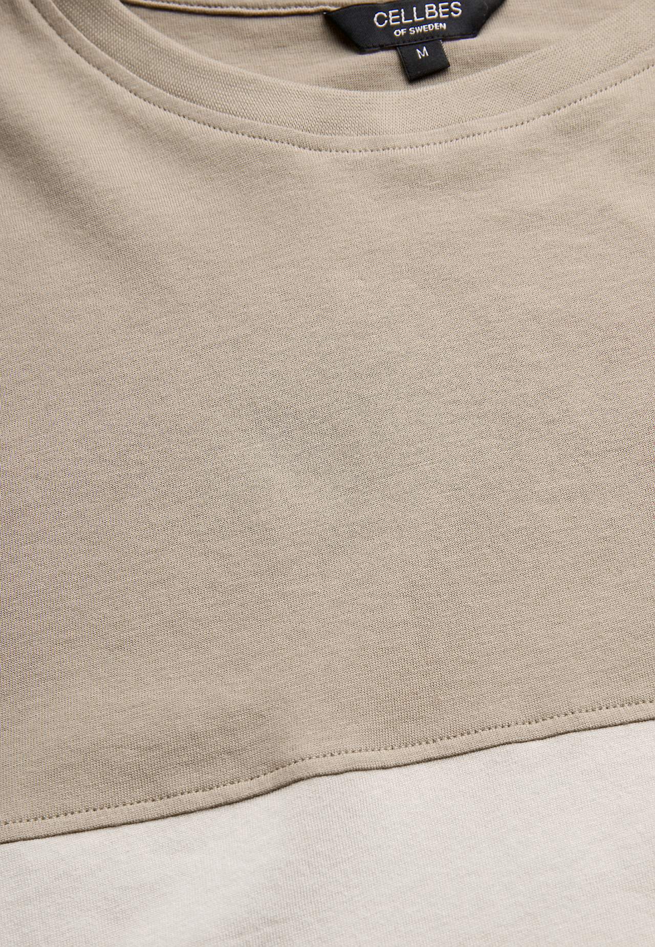 T-shirt with one wide stripe