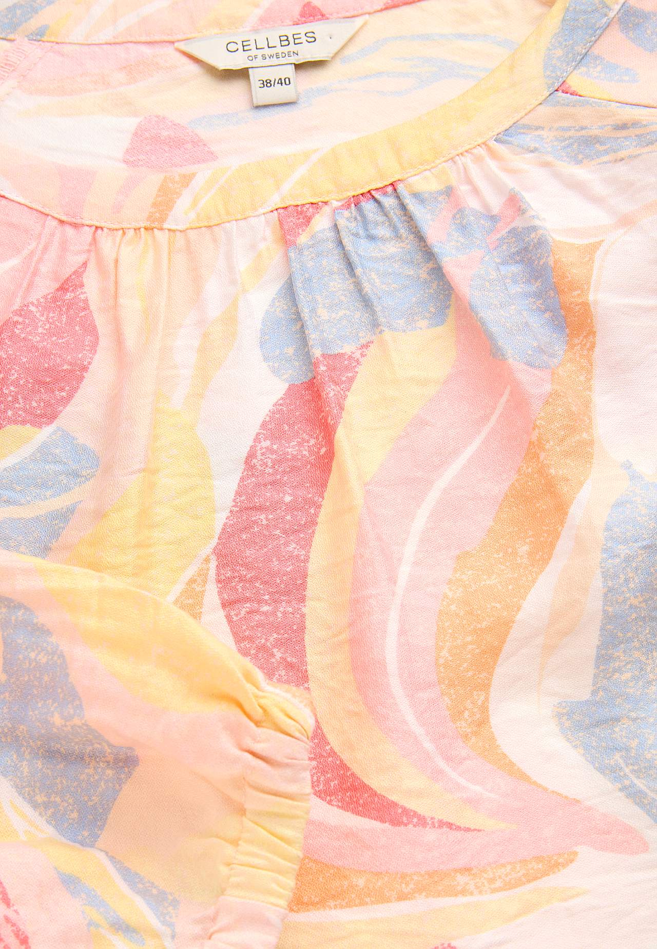 Woven blouse with structure