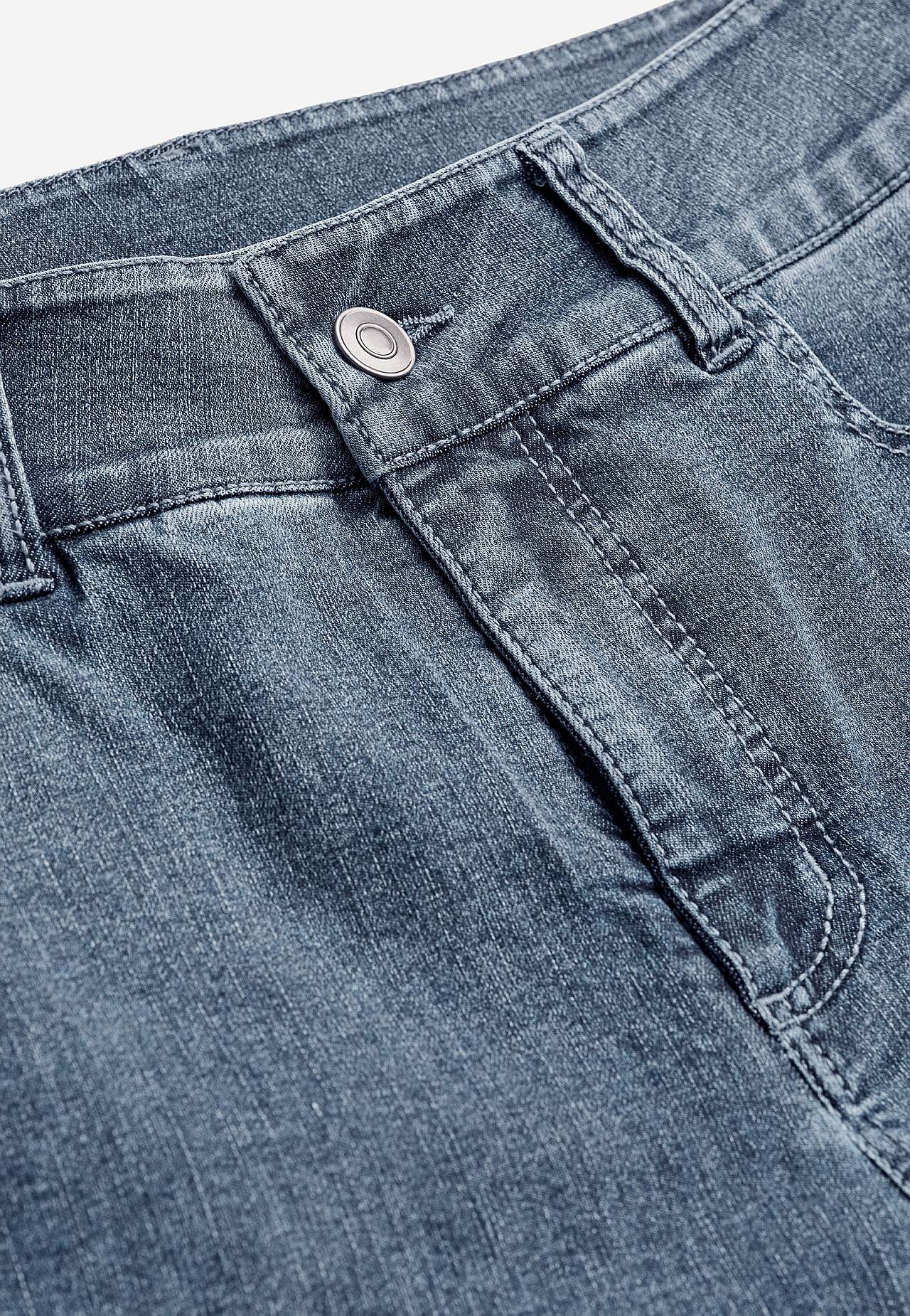 Straight jeans in denim with superstretch Sara