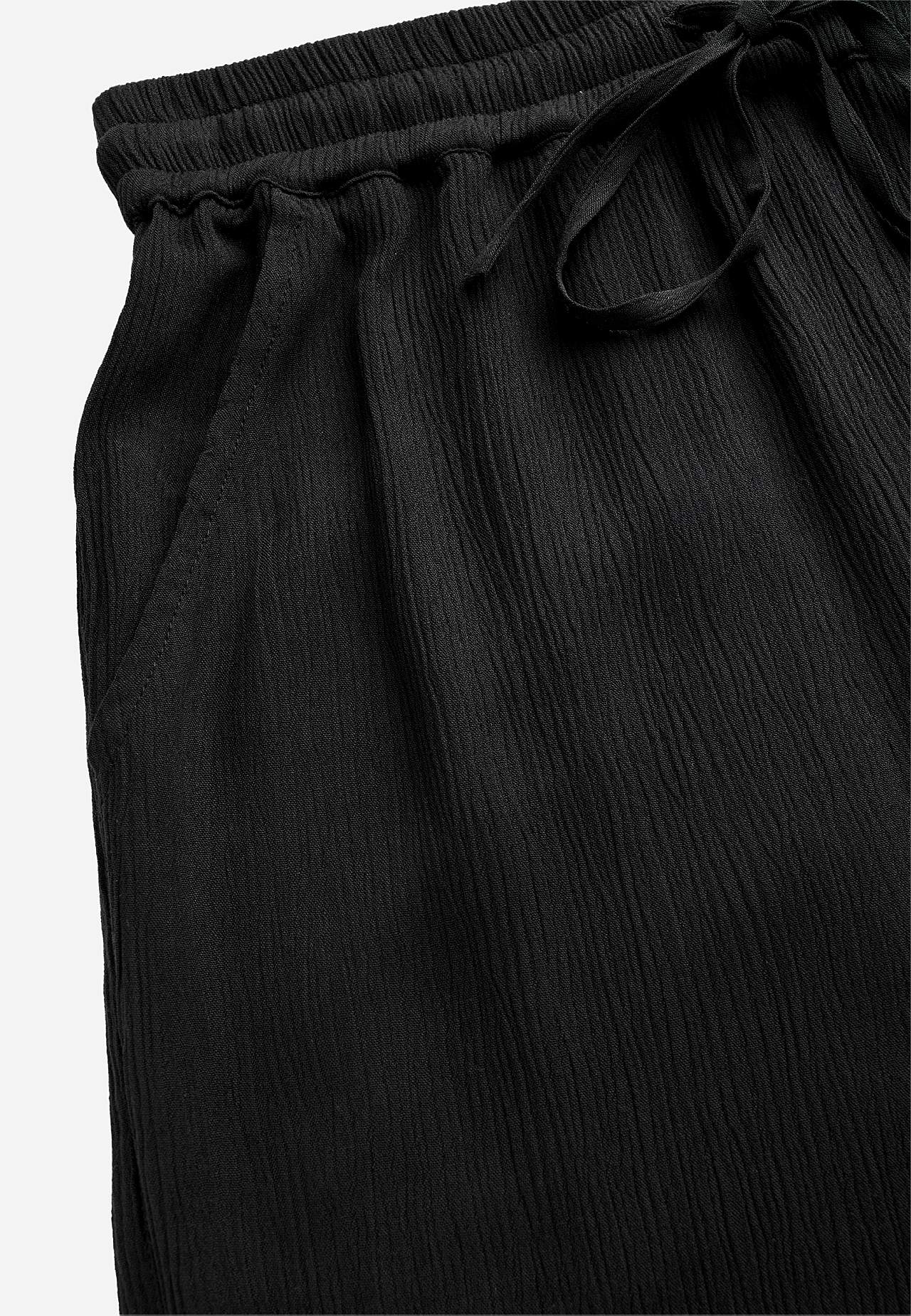 Shorts in viscose crepe