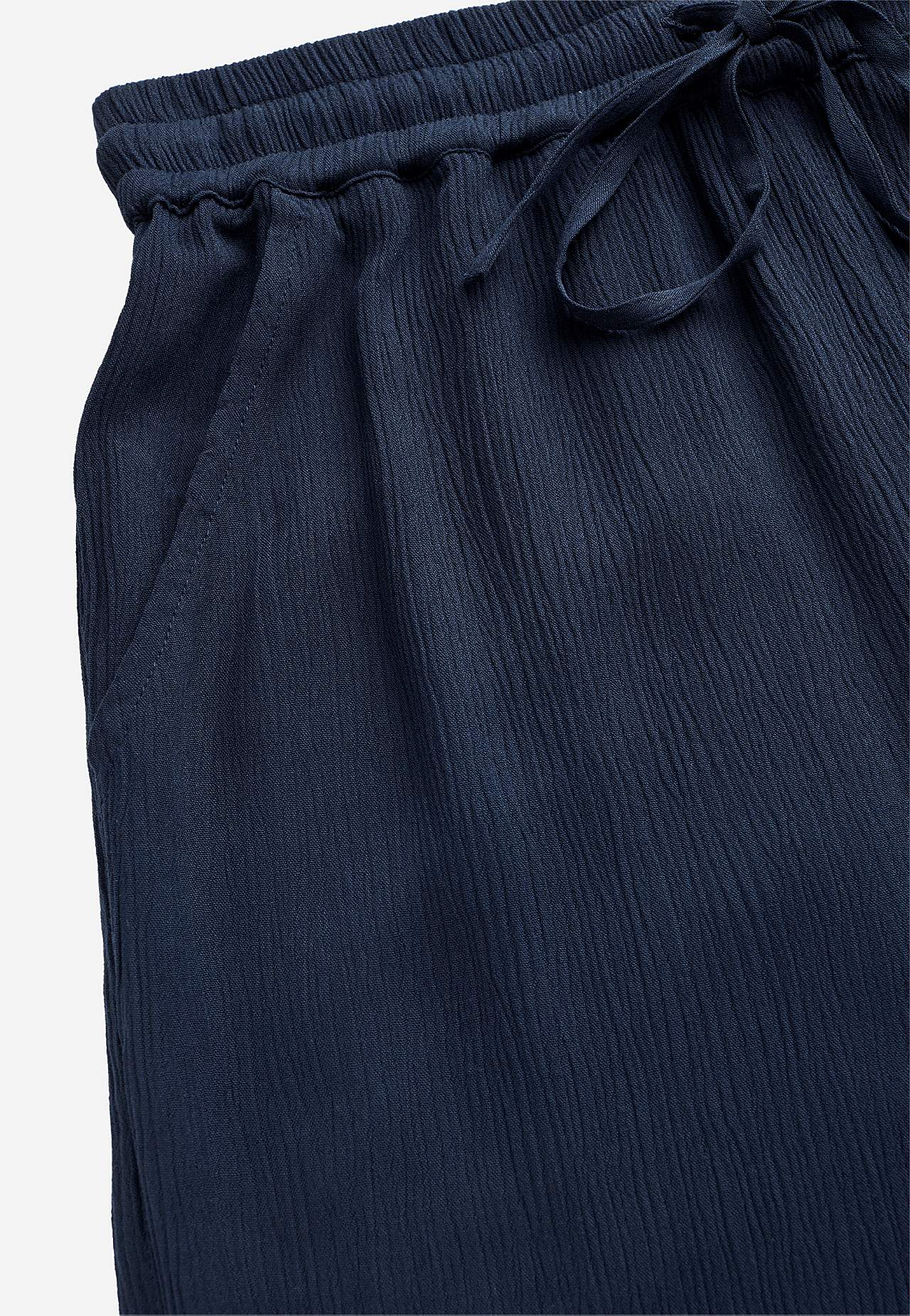 Shorts in viscose crepe