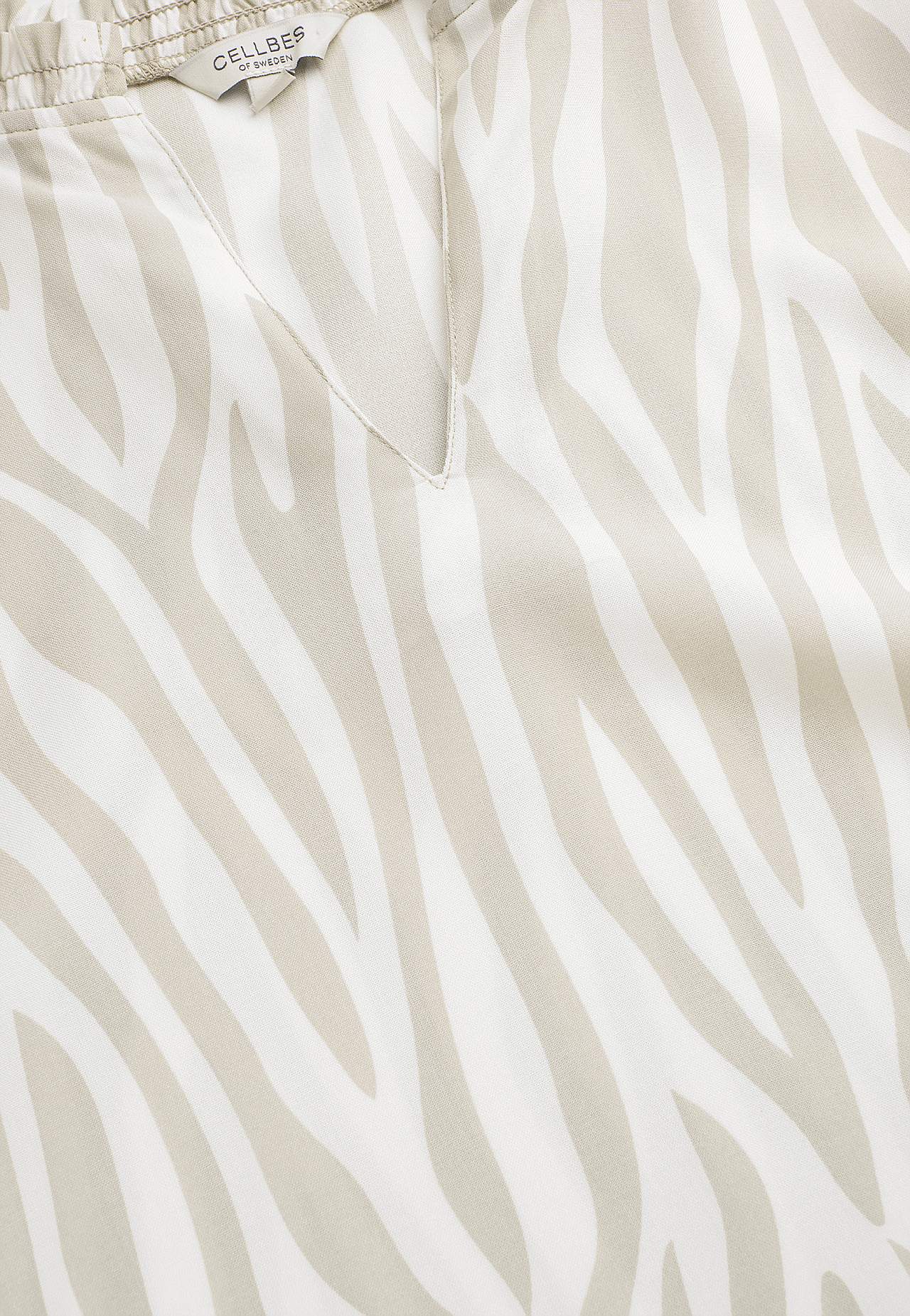 Woven, patterned blouse