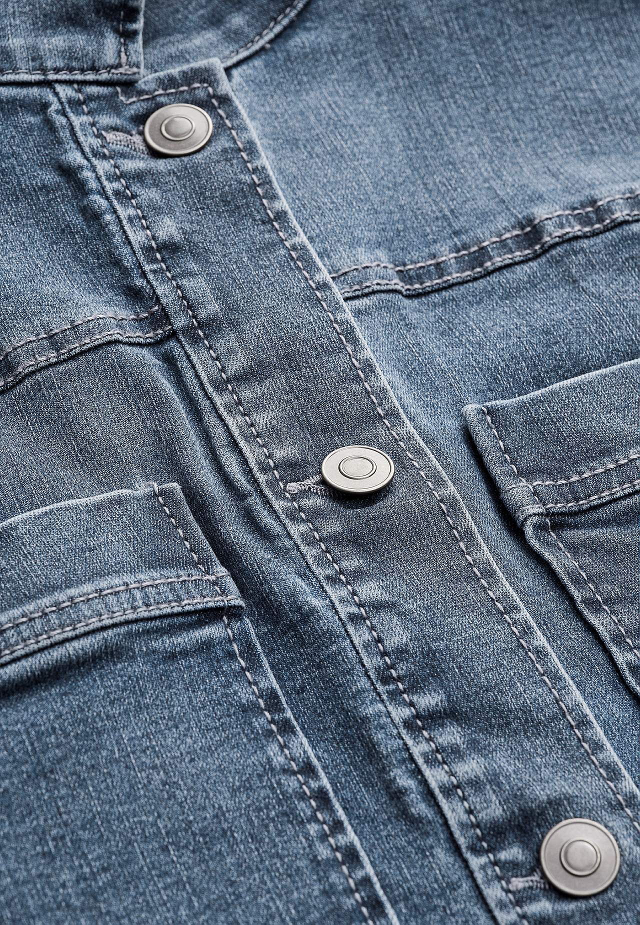 Denim jacket with stretch