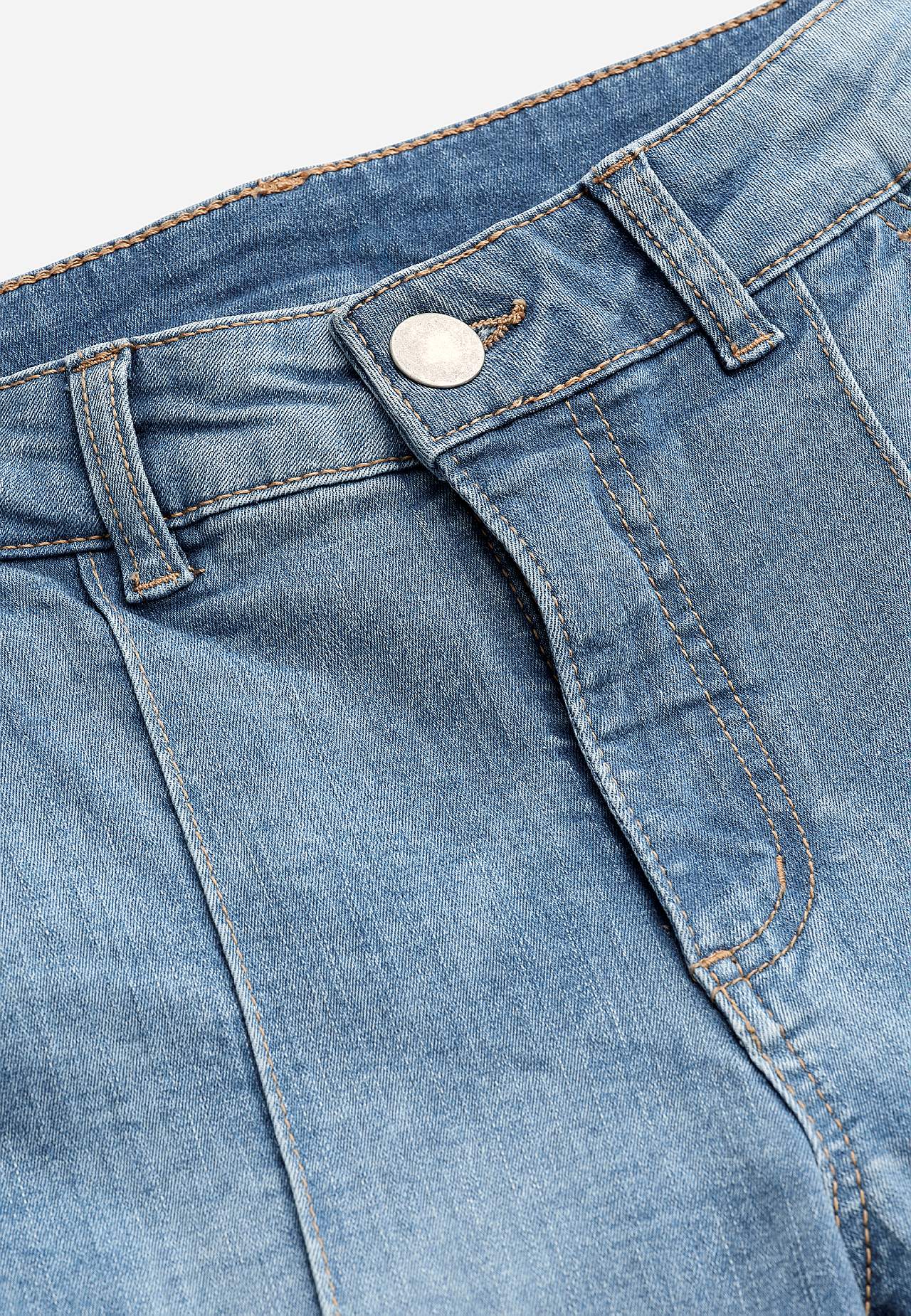 Stretchy crop jeans with stitched crease