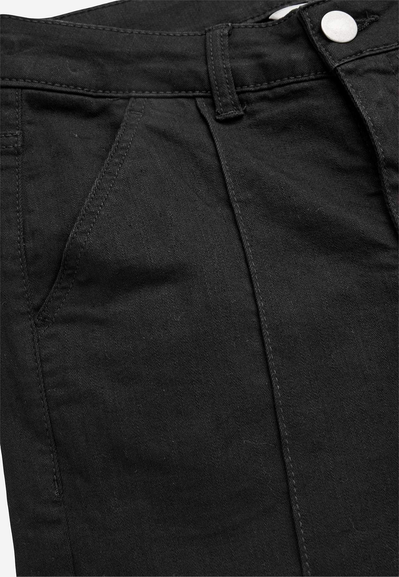 Stretchy crop jeans with stitched crease