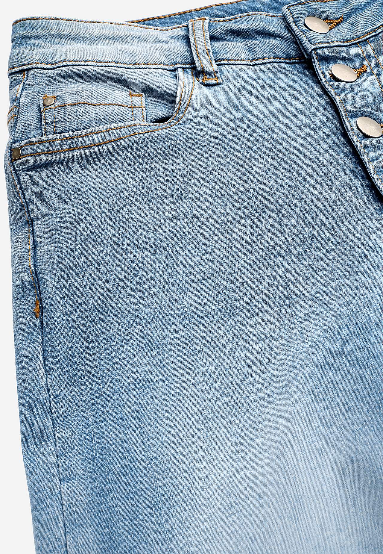 Crop jeans with button fly closure