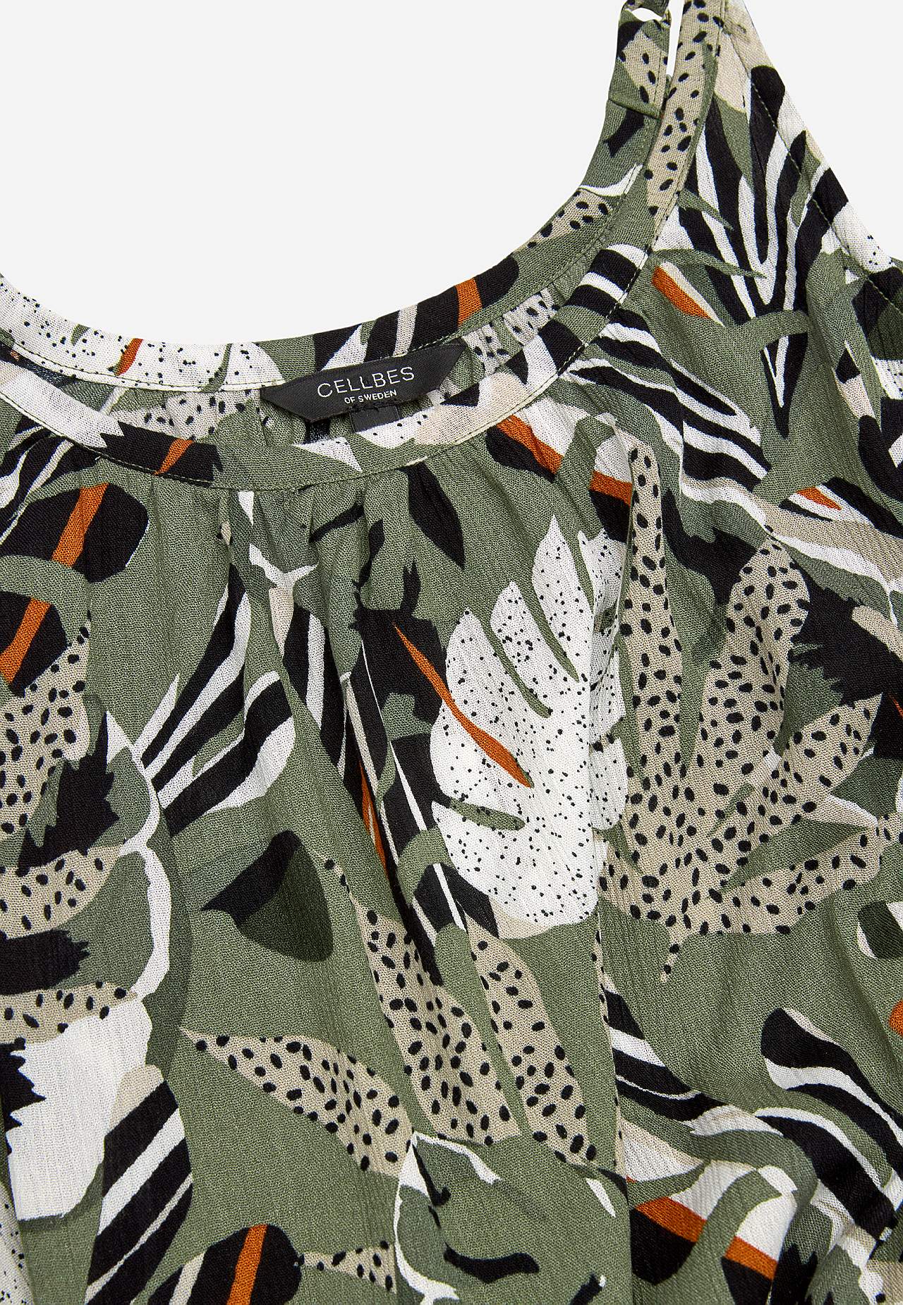 Beach dress with flounces